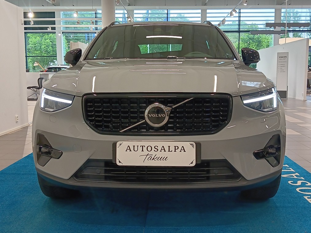 VOLVO XC40 2024