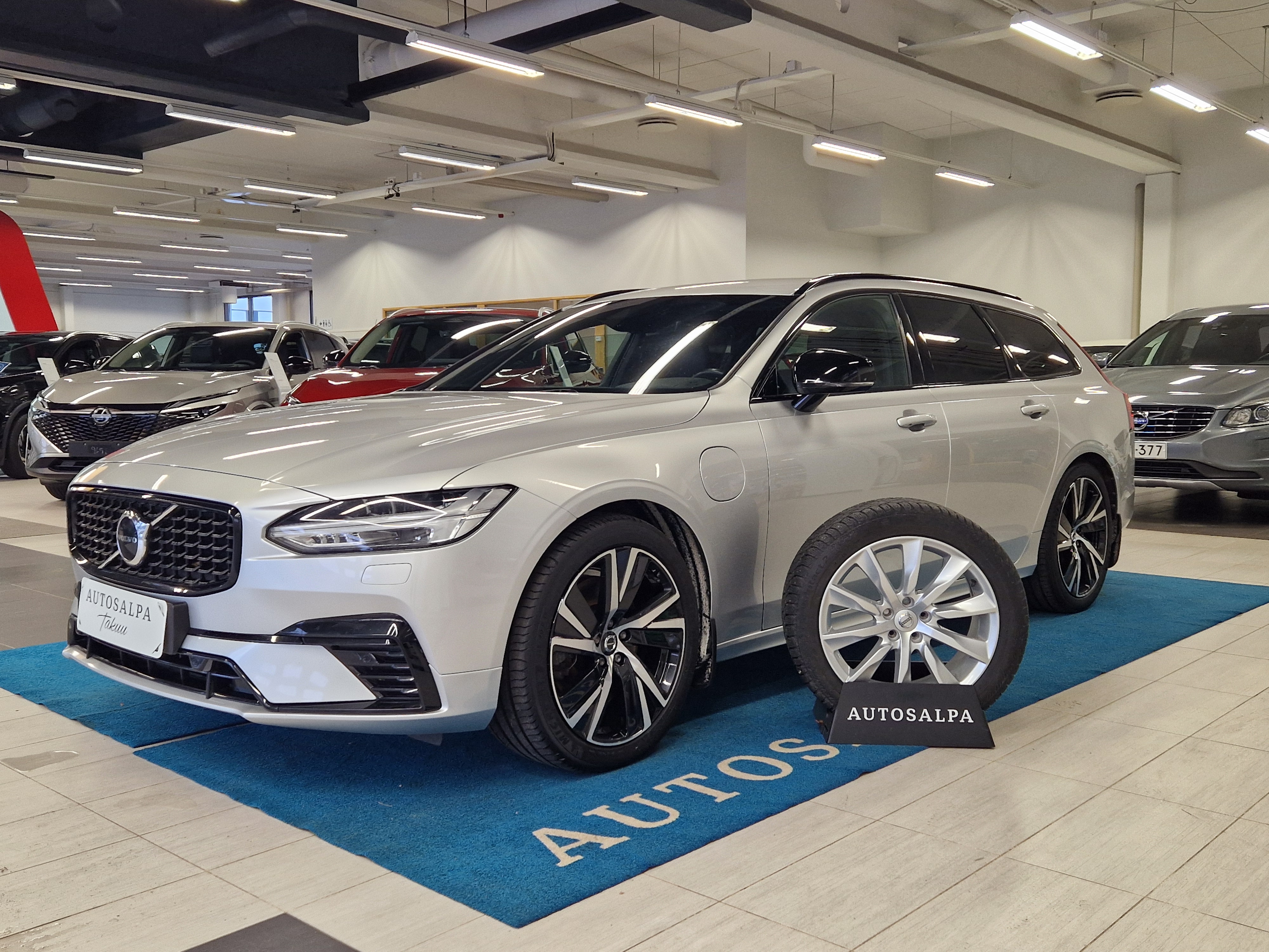 VOLVO V90 2021