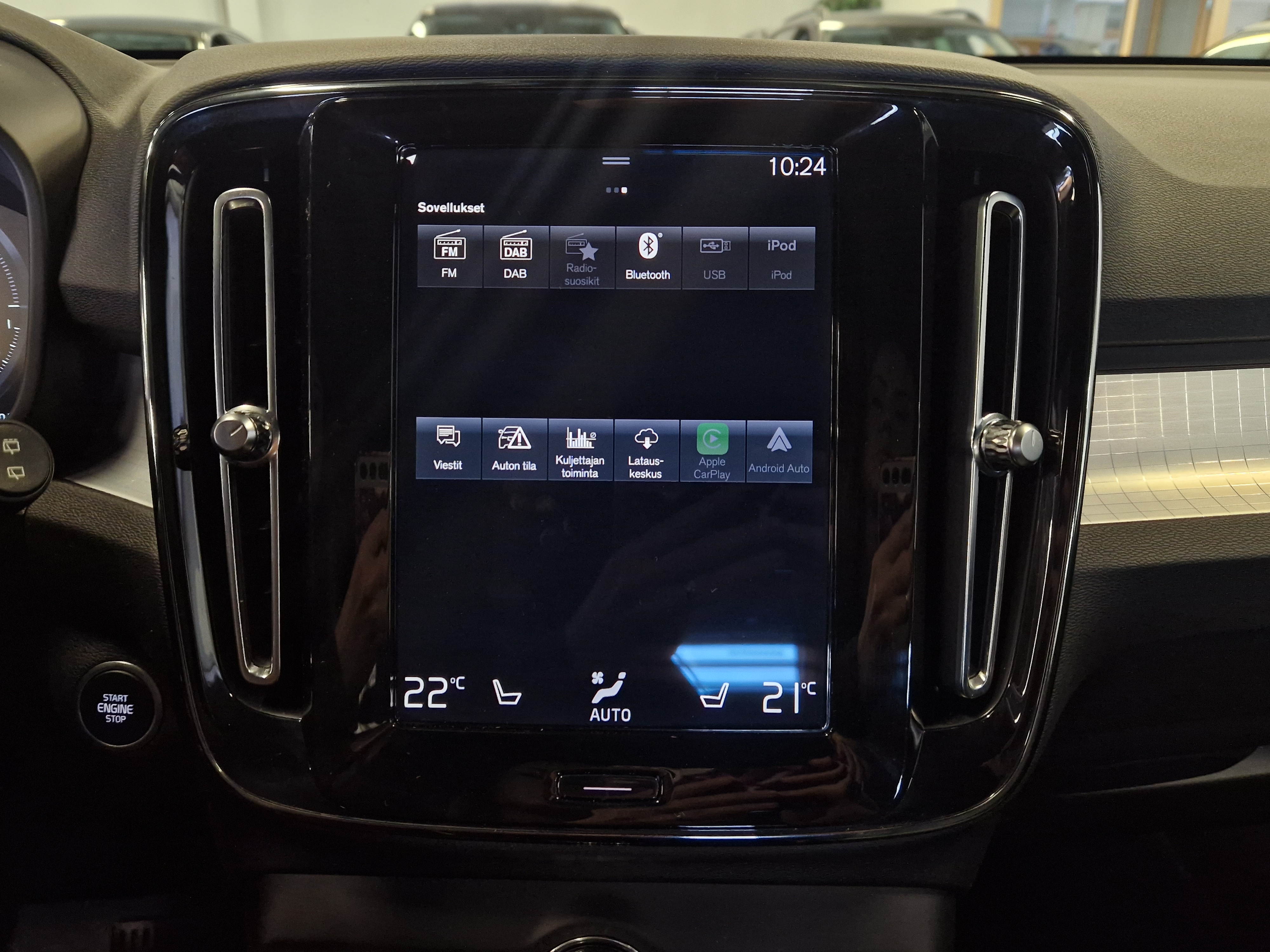 VOLVO XC40 2024