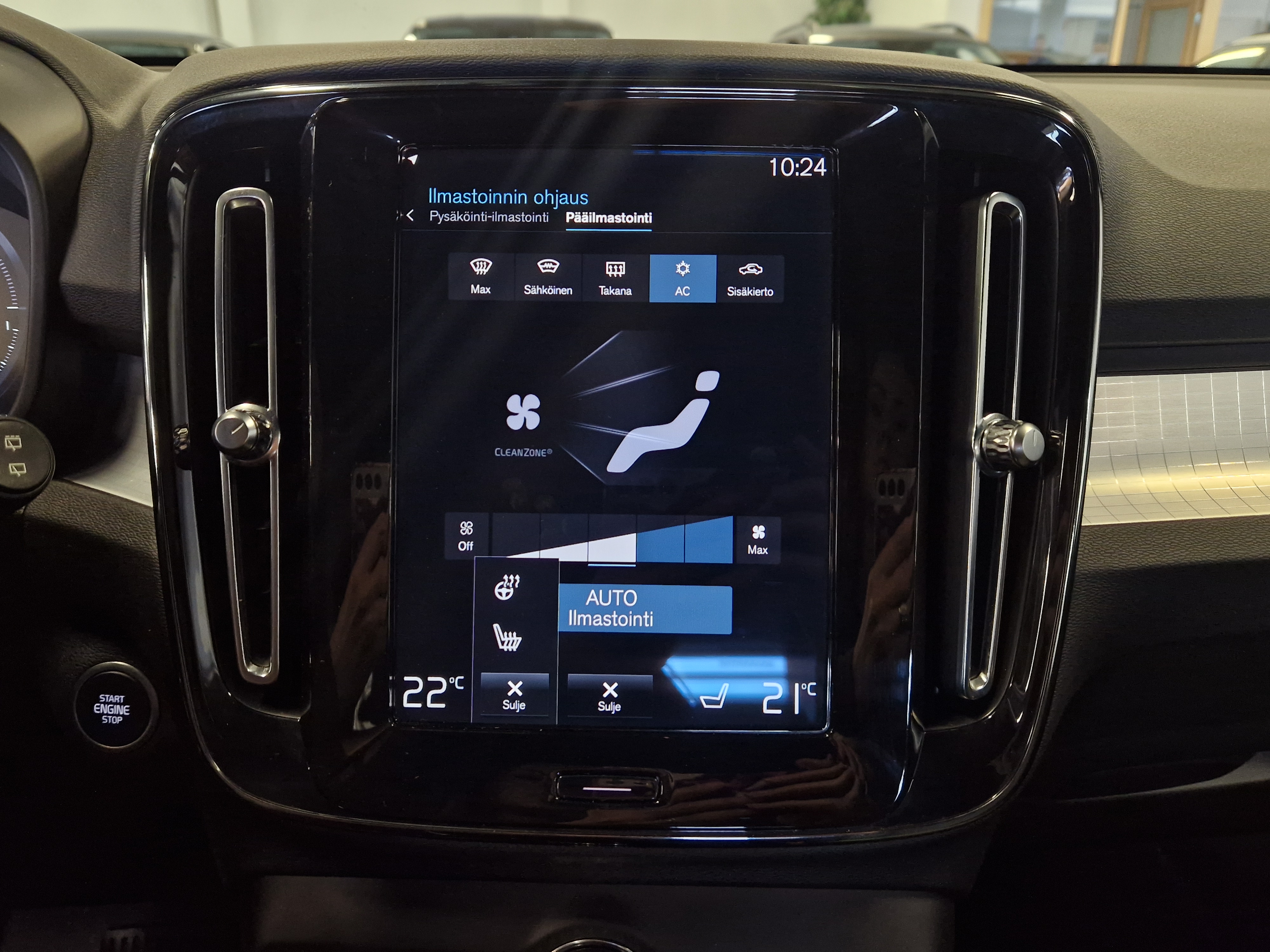 VOLVO XC40 2024