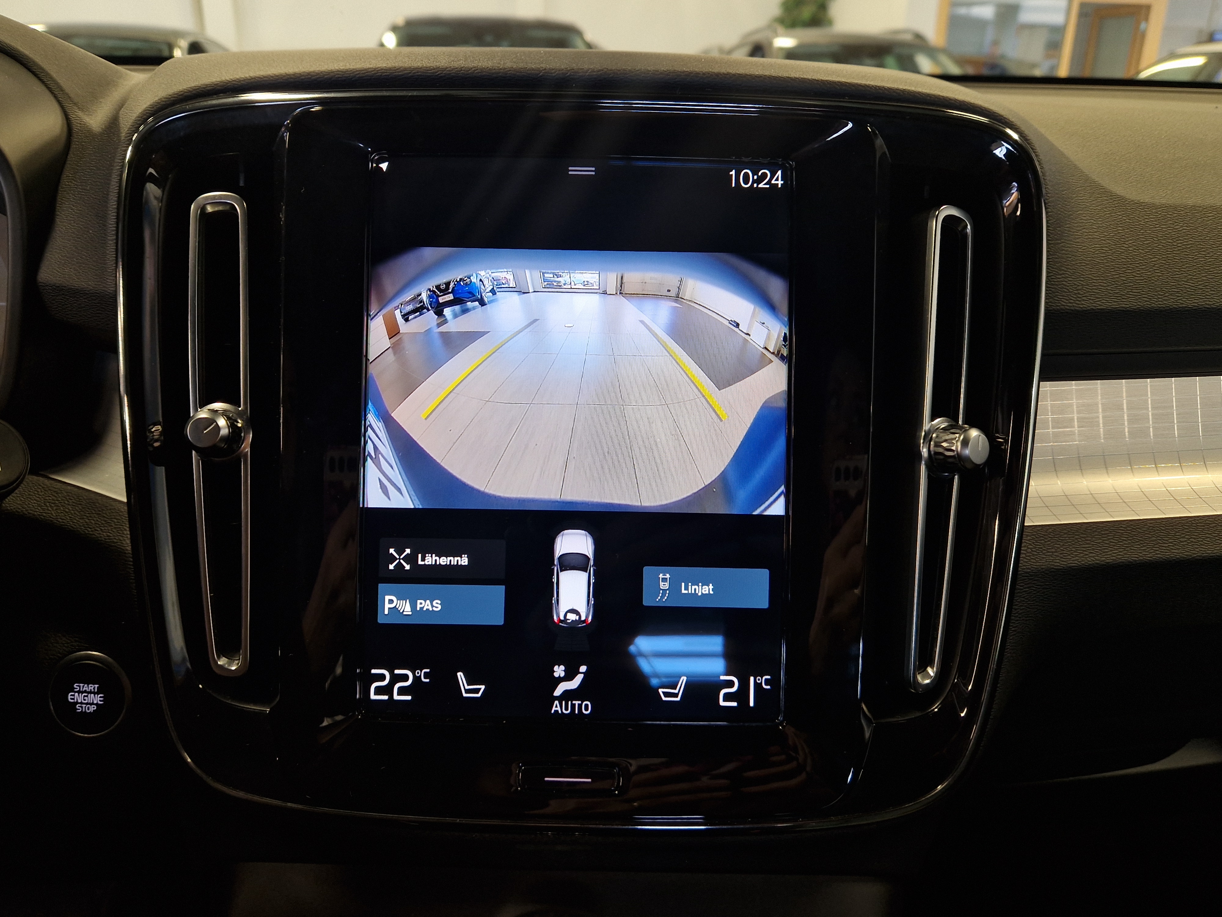VOLVO XC40 2024