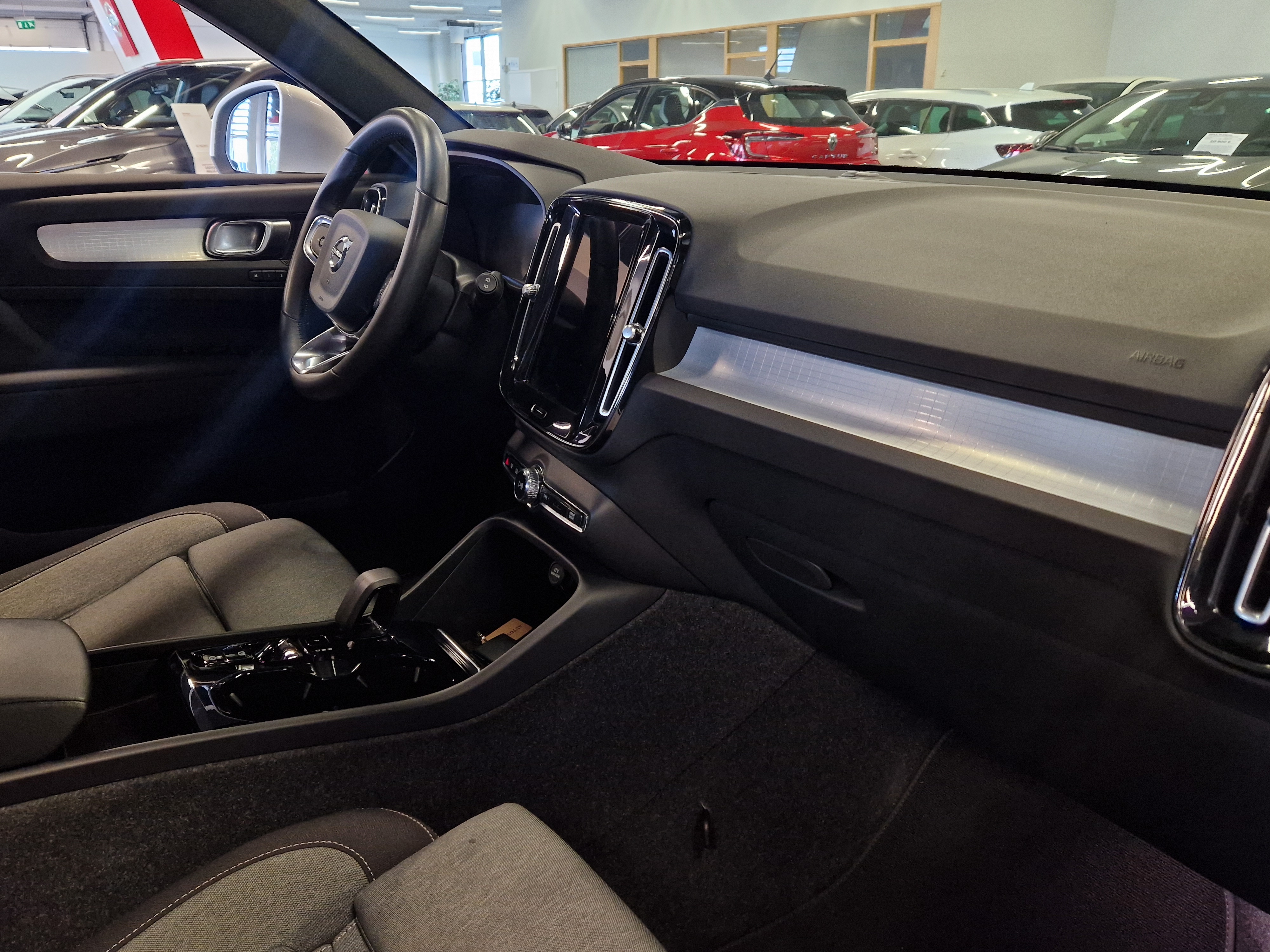 VOLVO XC40 2024