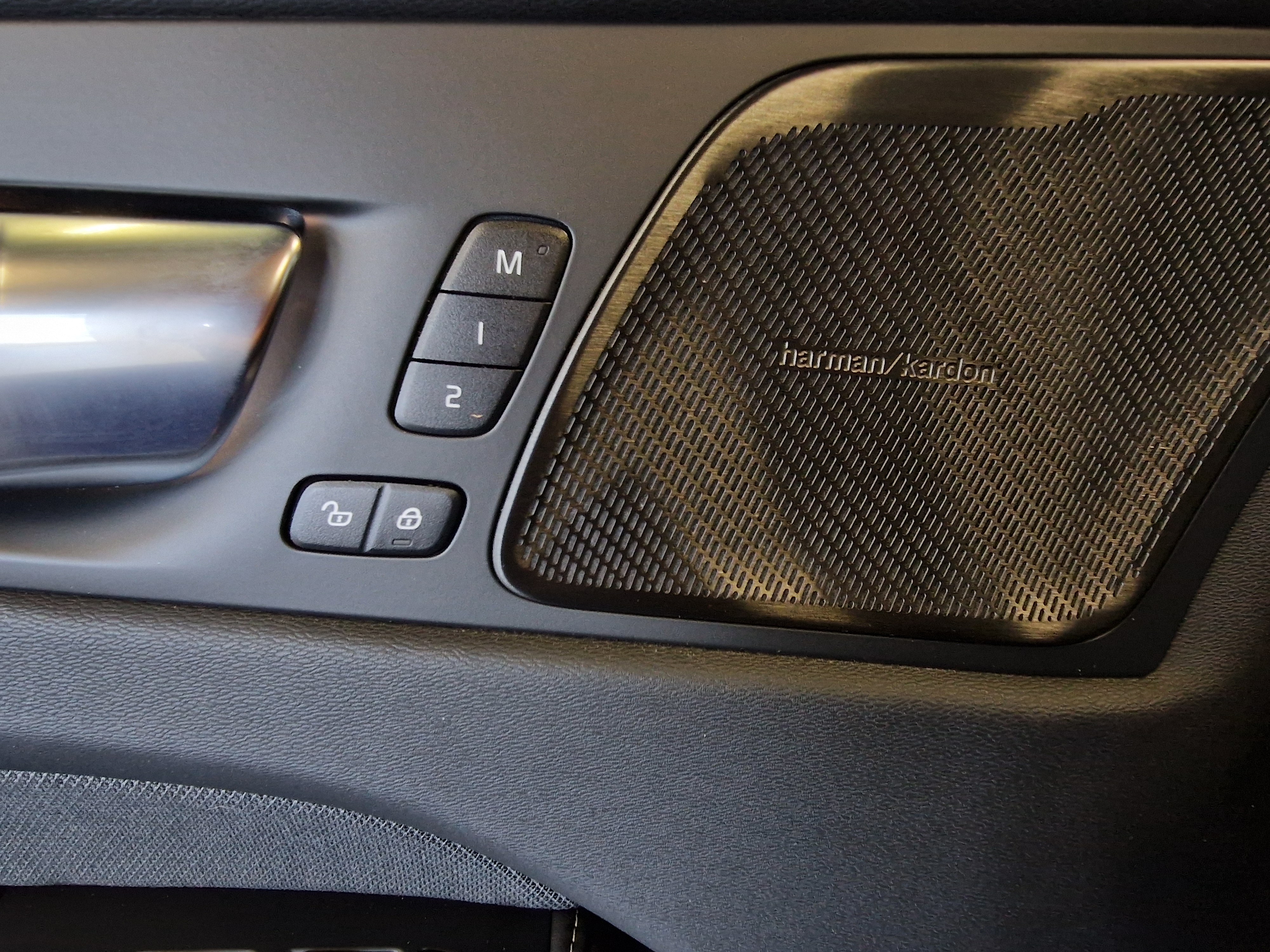 VOLVO XC60 2025