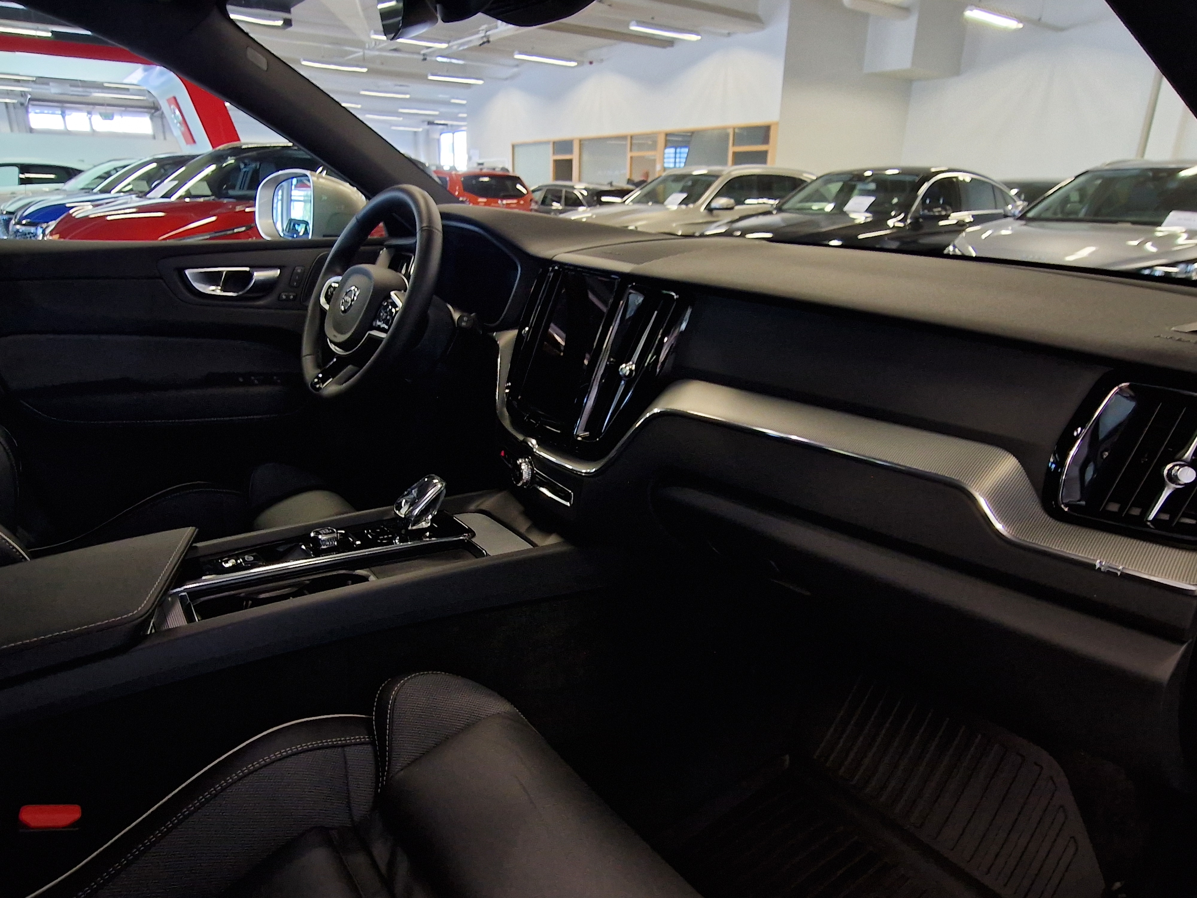 VOLVO XC60 2025