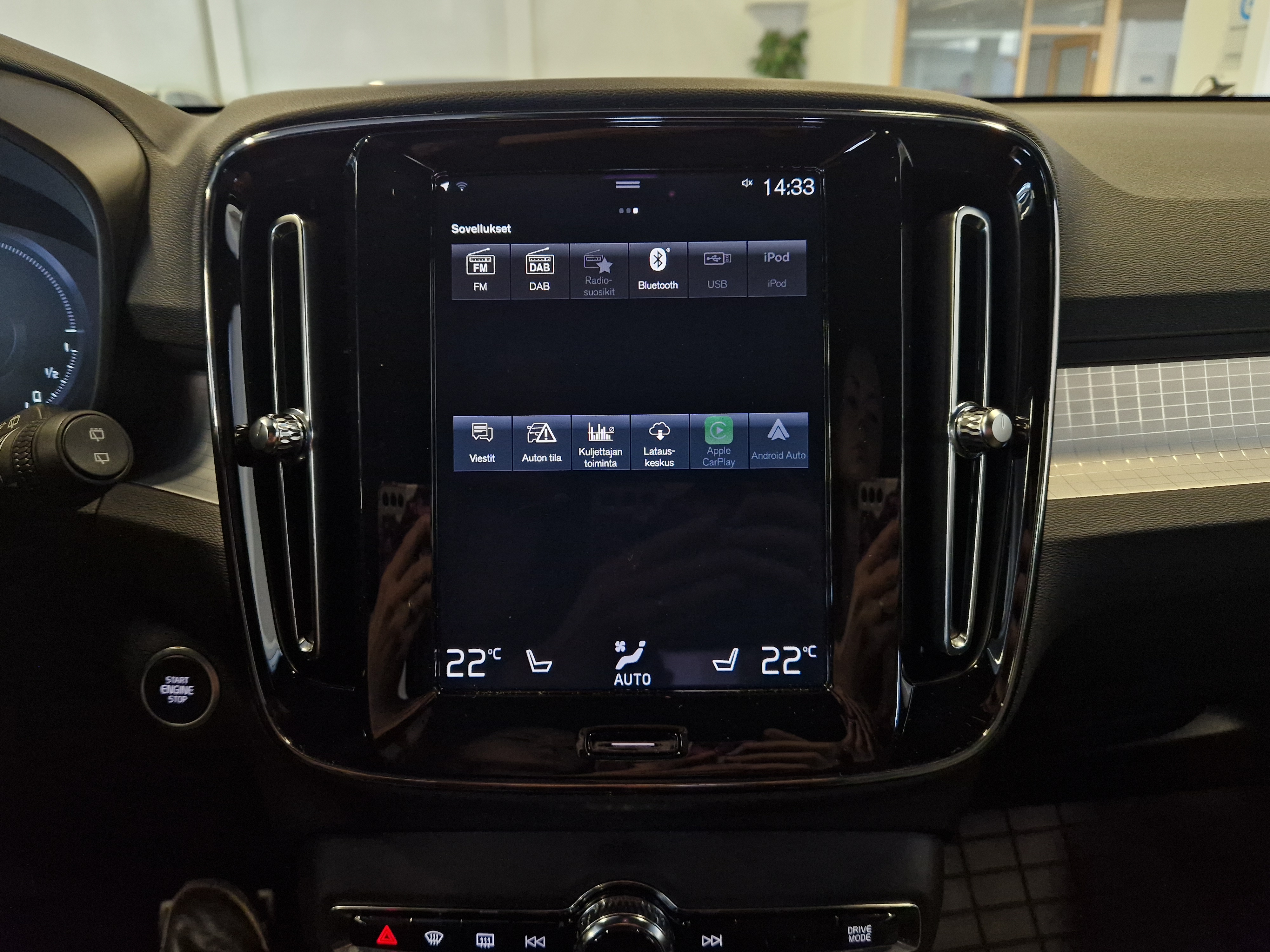 VOLVO XC40 2024