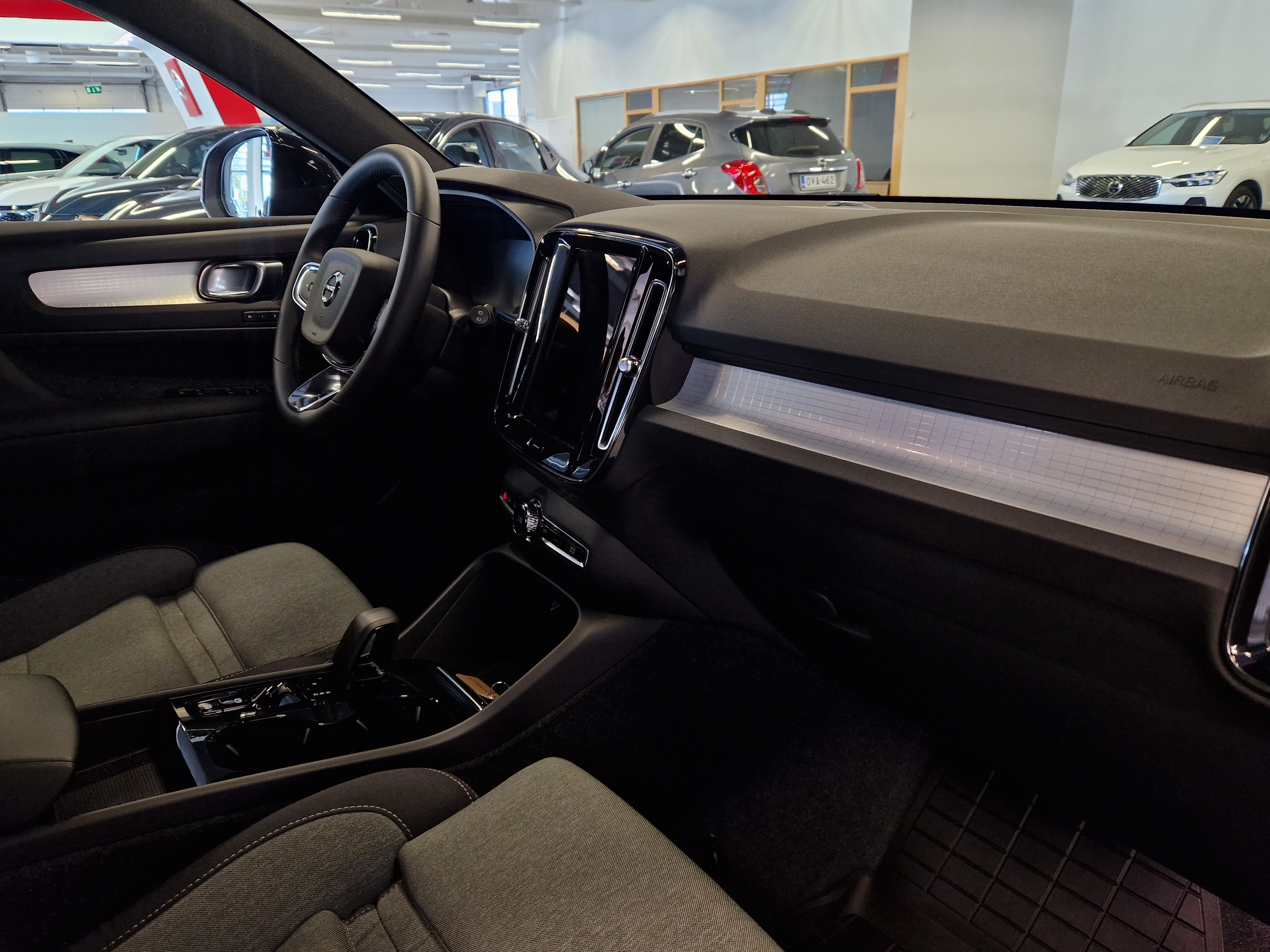 VOLVO XC40 2024