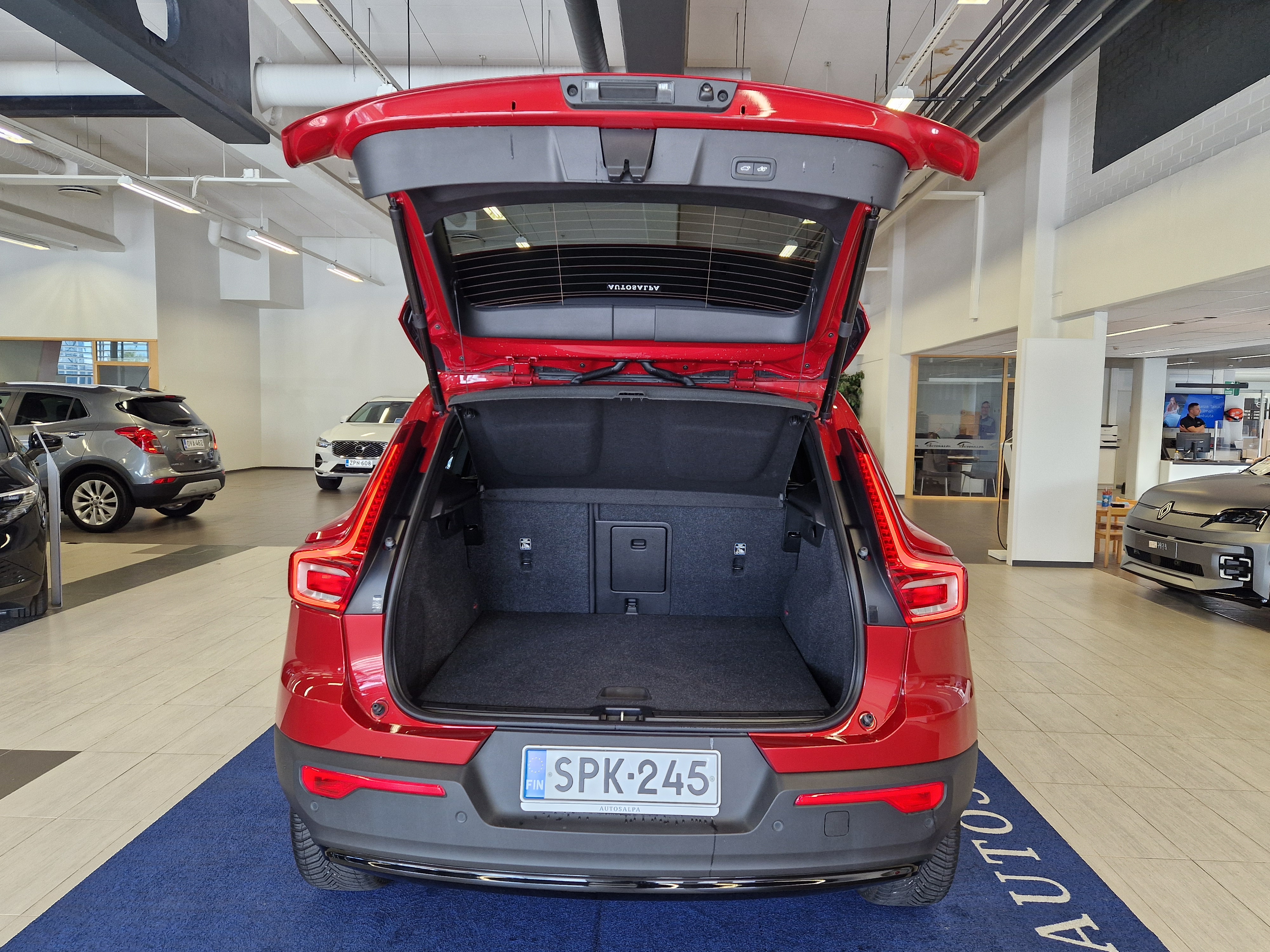 VOLVO XC40 2024