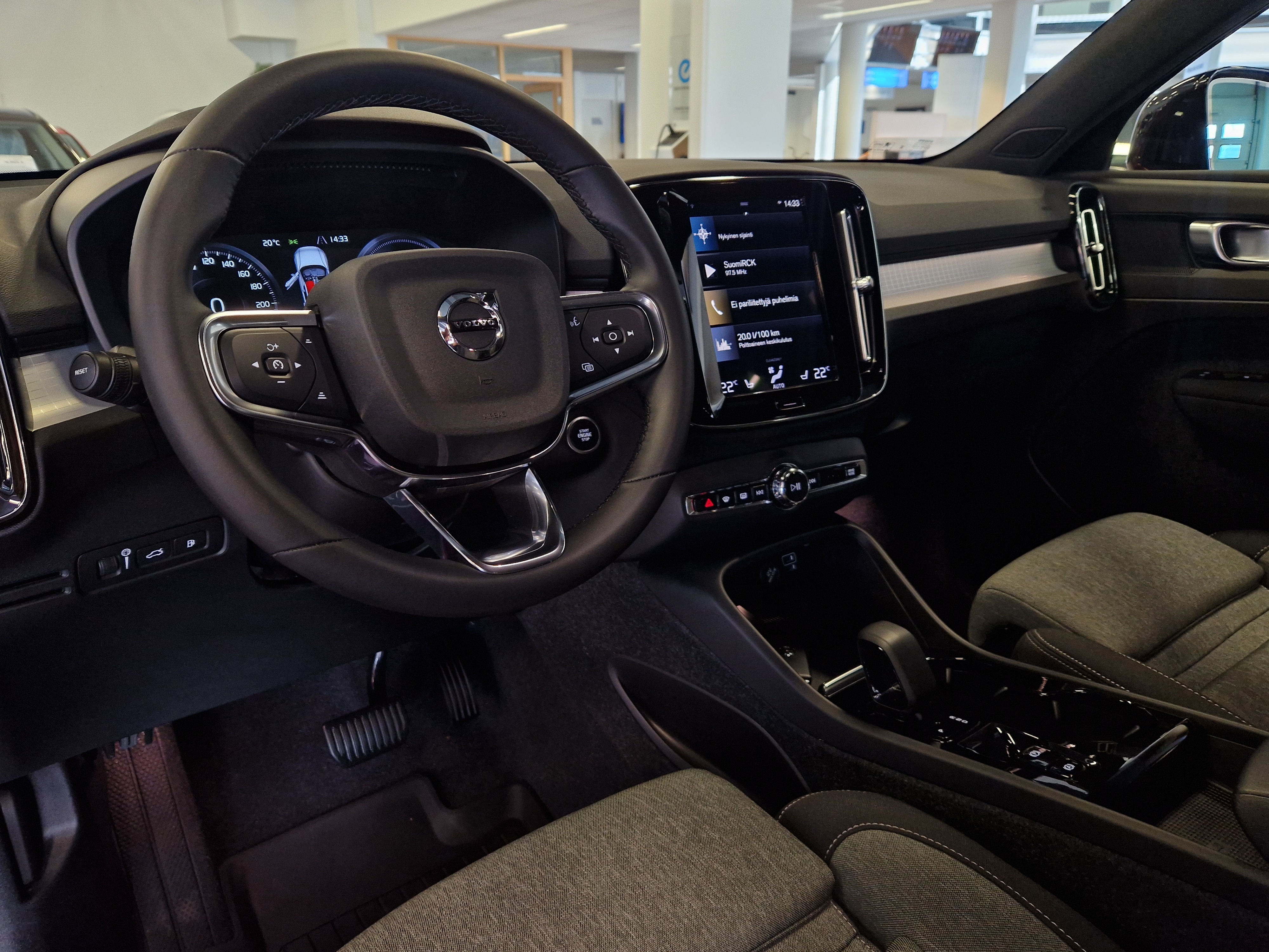 VOLVO XC40 2024