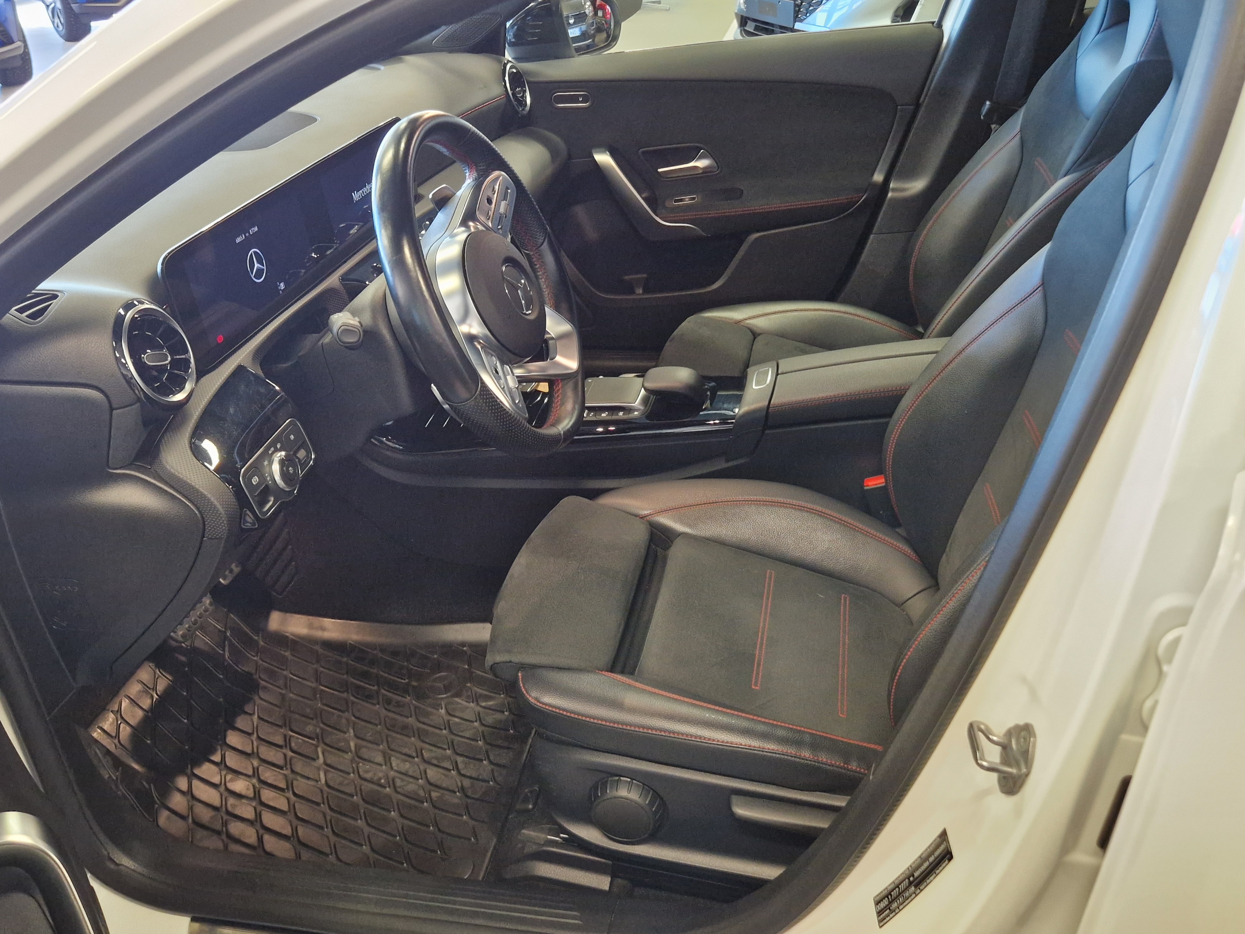 MERCEDES-BENZ A 2021