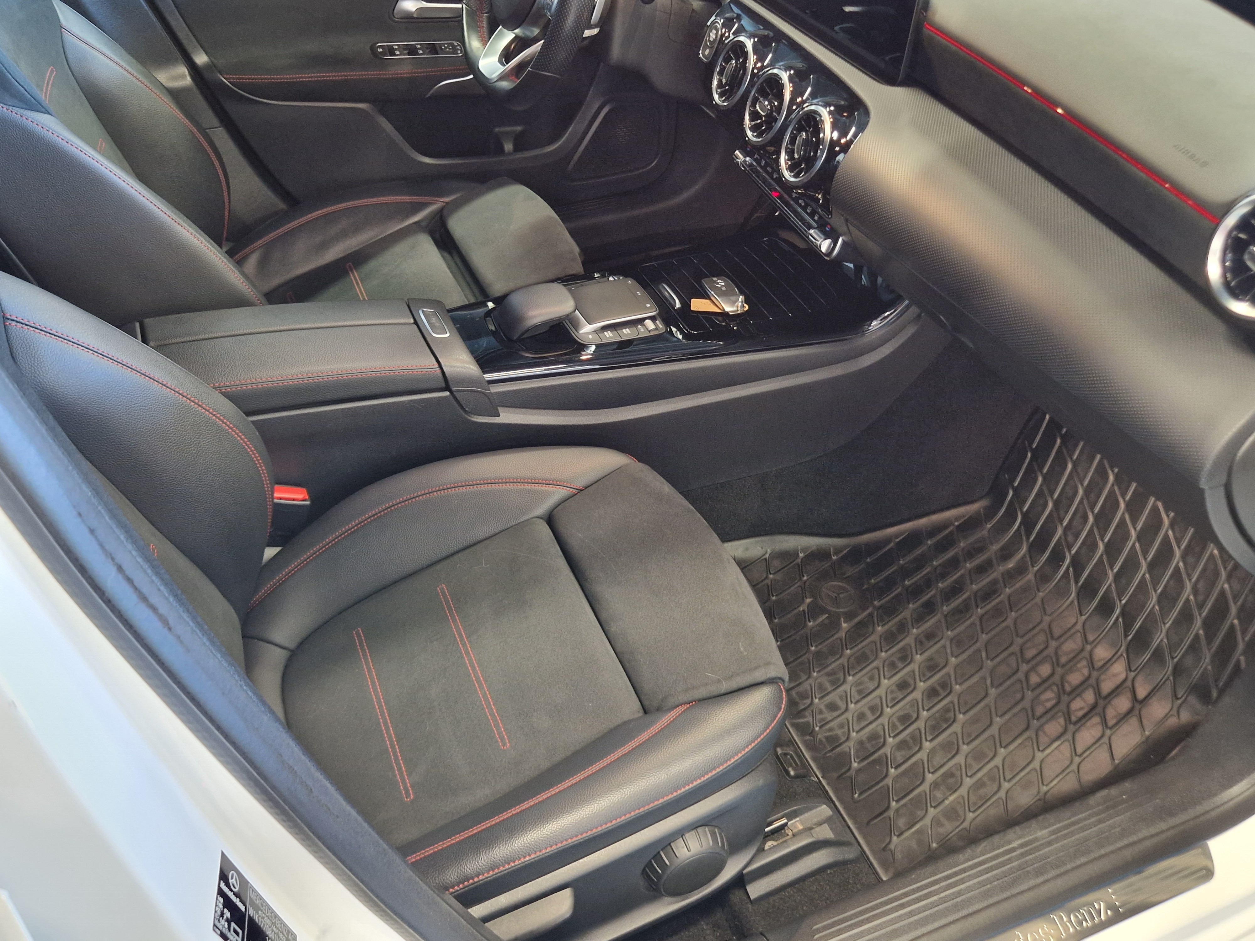 MERCEDES-BENZ A 2021