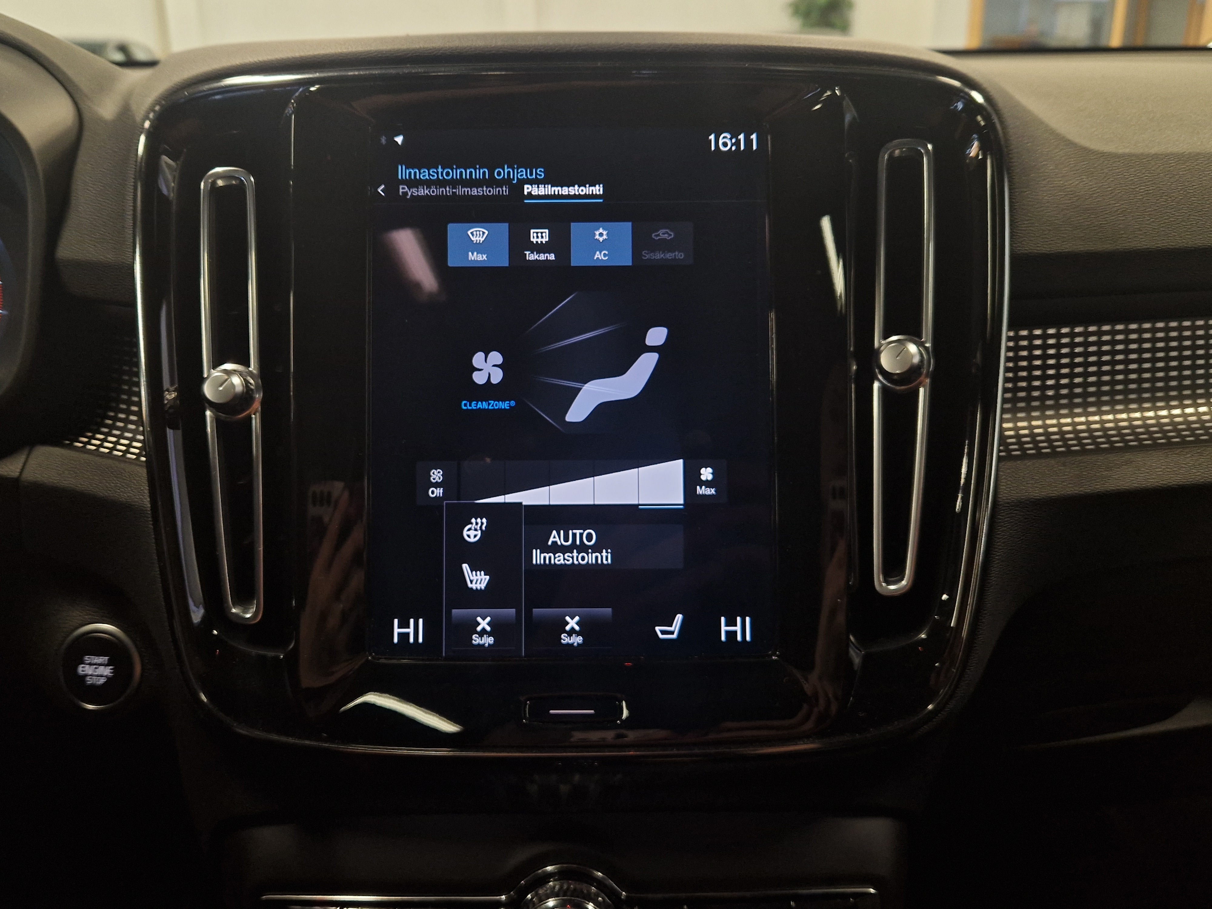 VOLVO XC40 2022