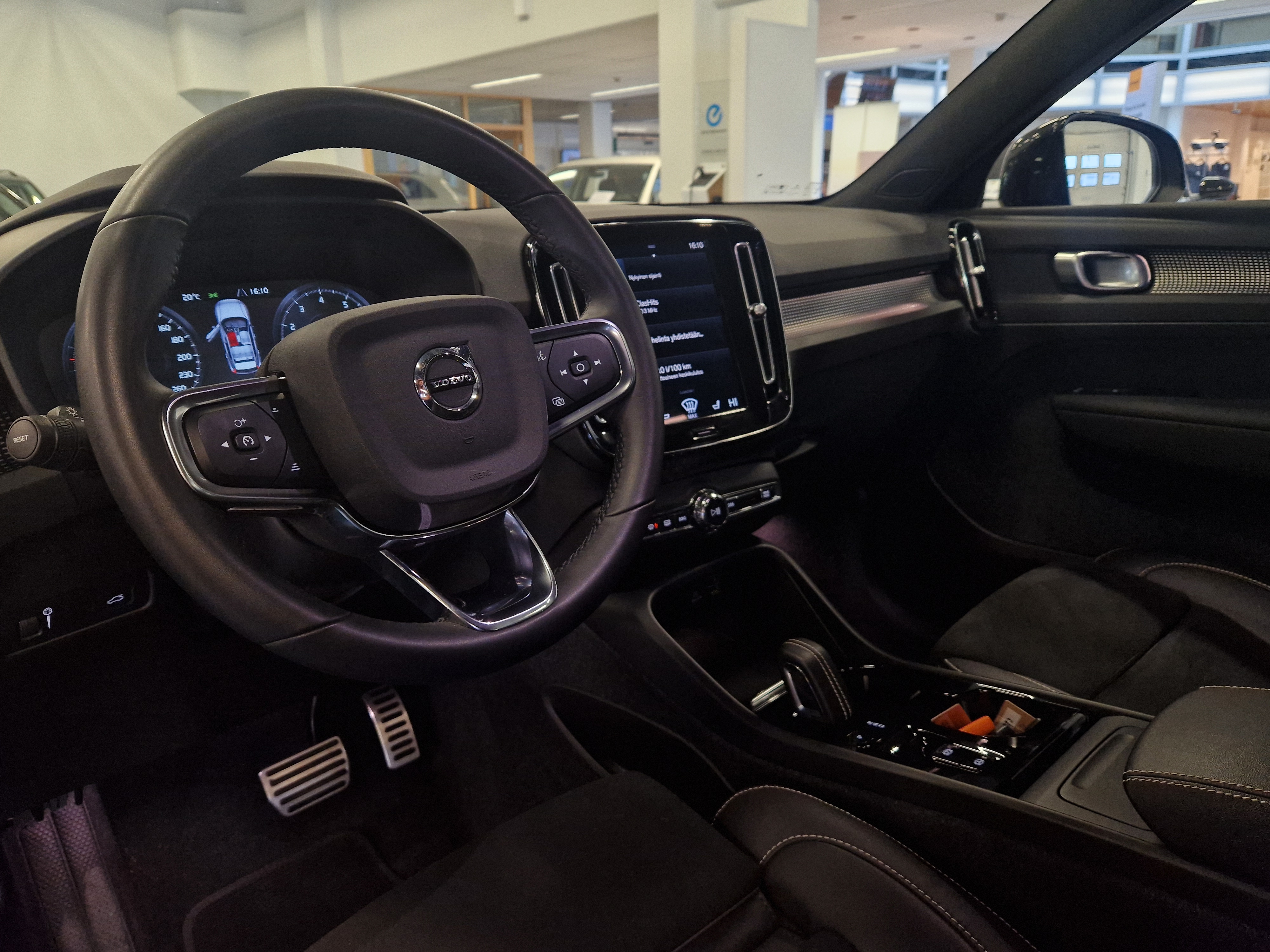 VOLVO XC40 2022