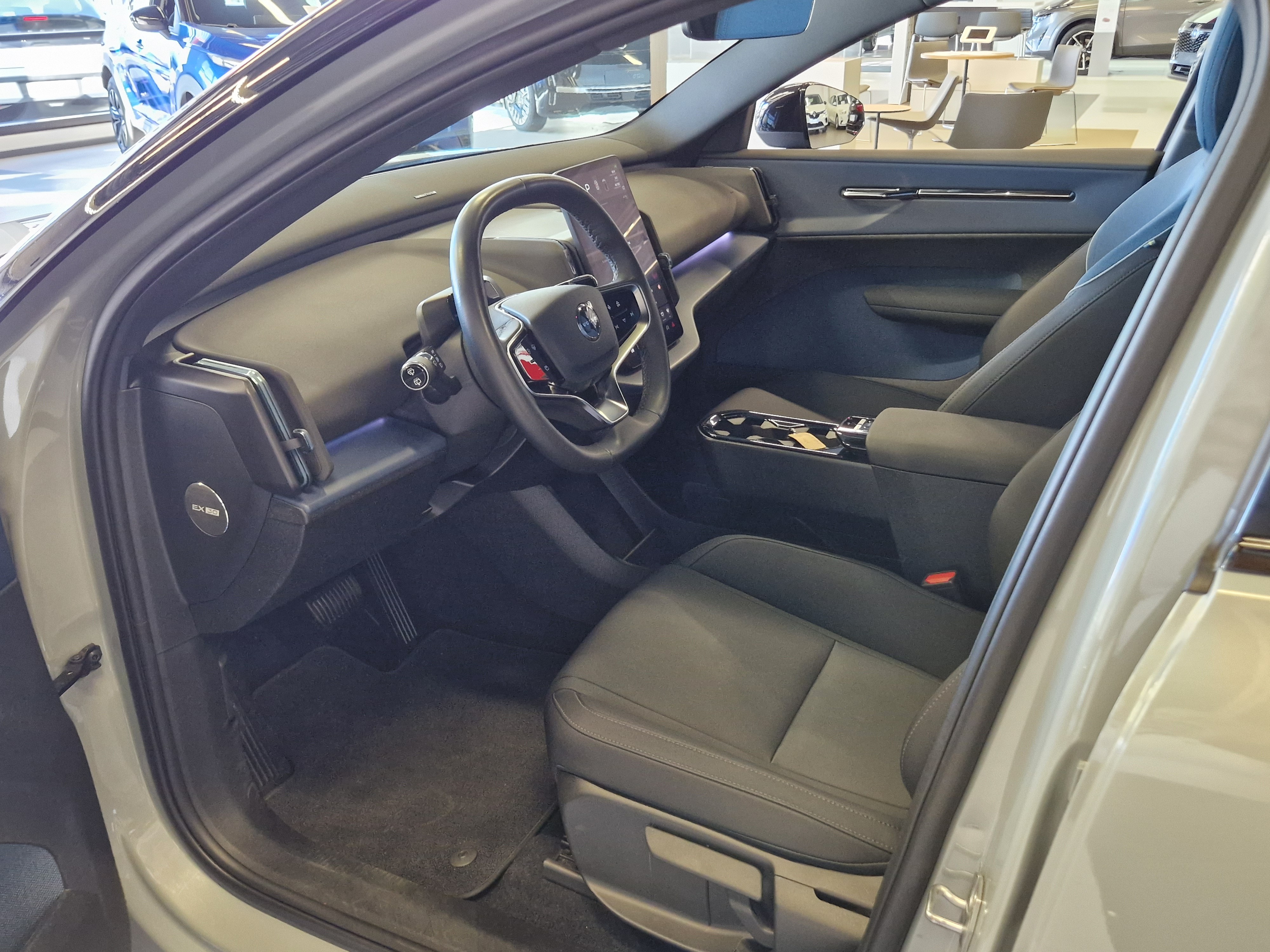 VOLVO EX30 2024
