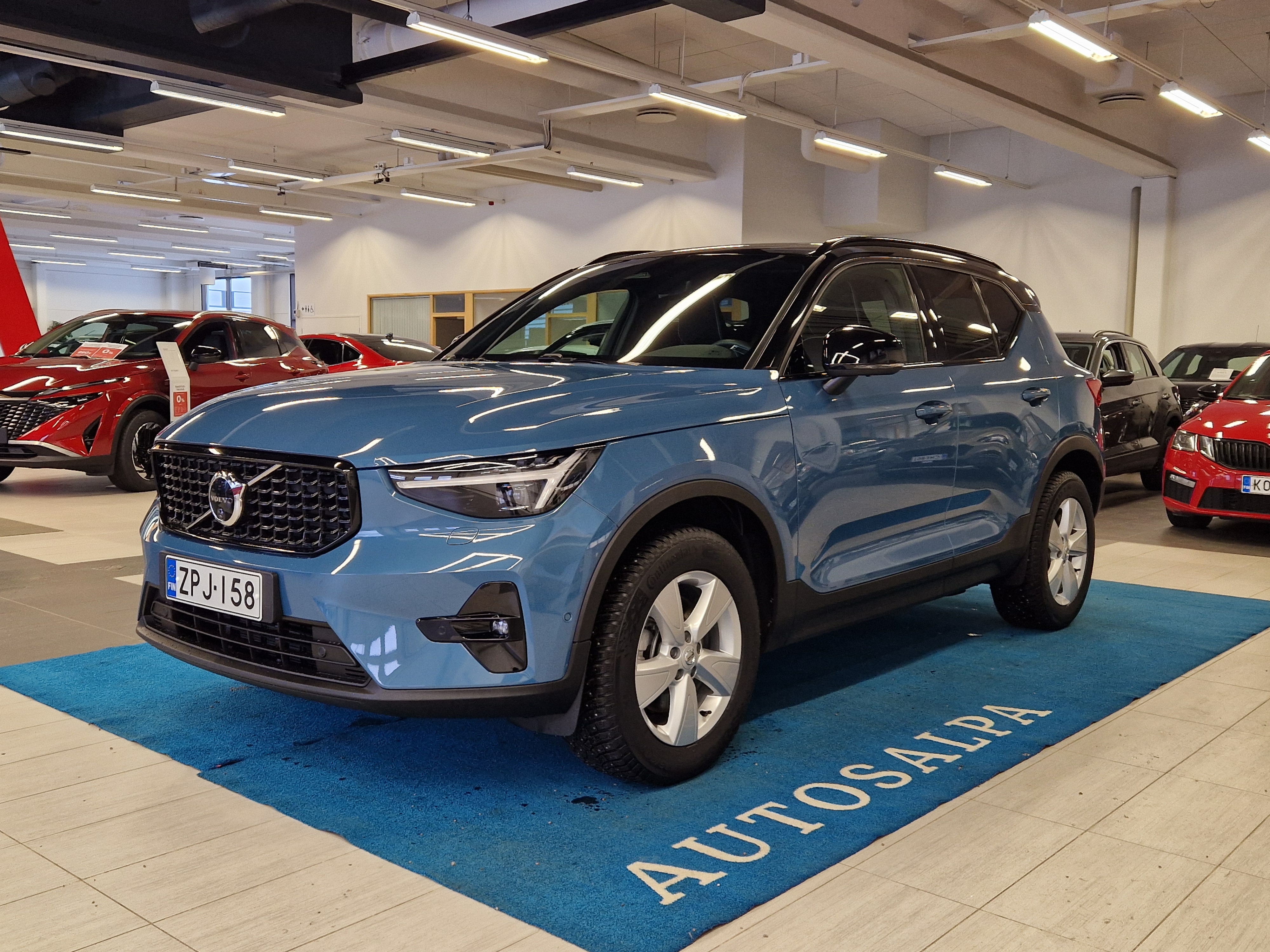 VOLVO XC40 2025