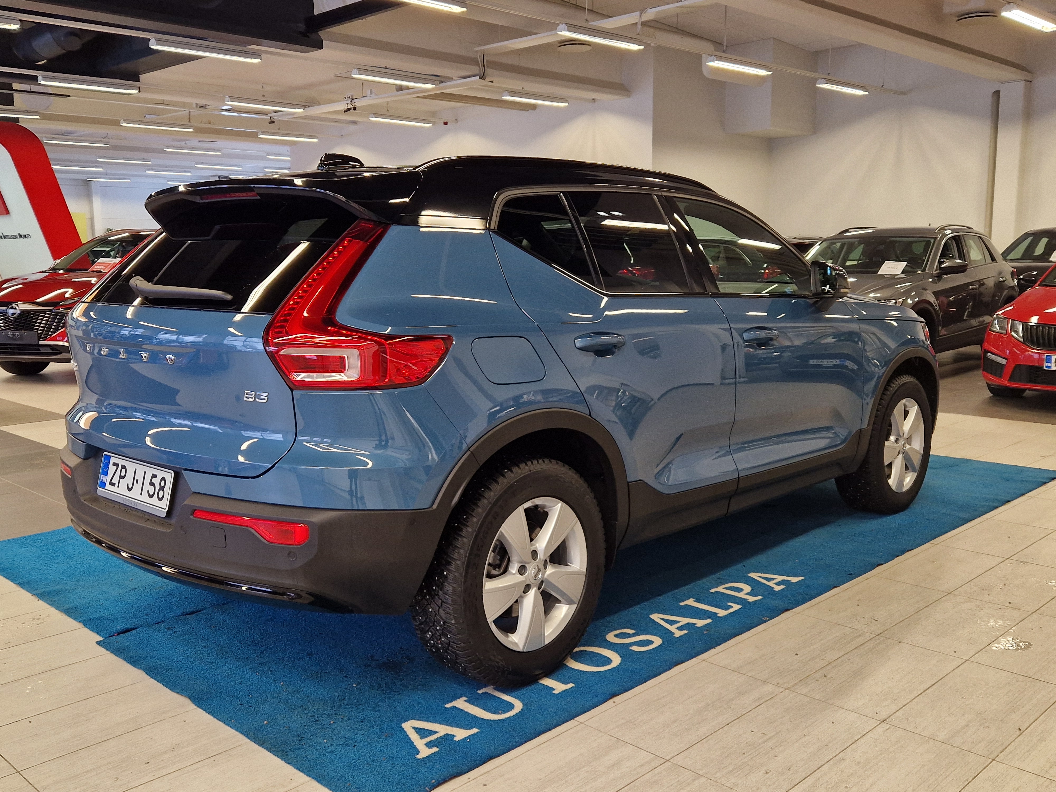 VOLVO XC40 2025
