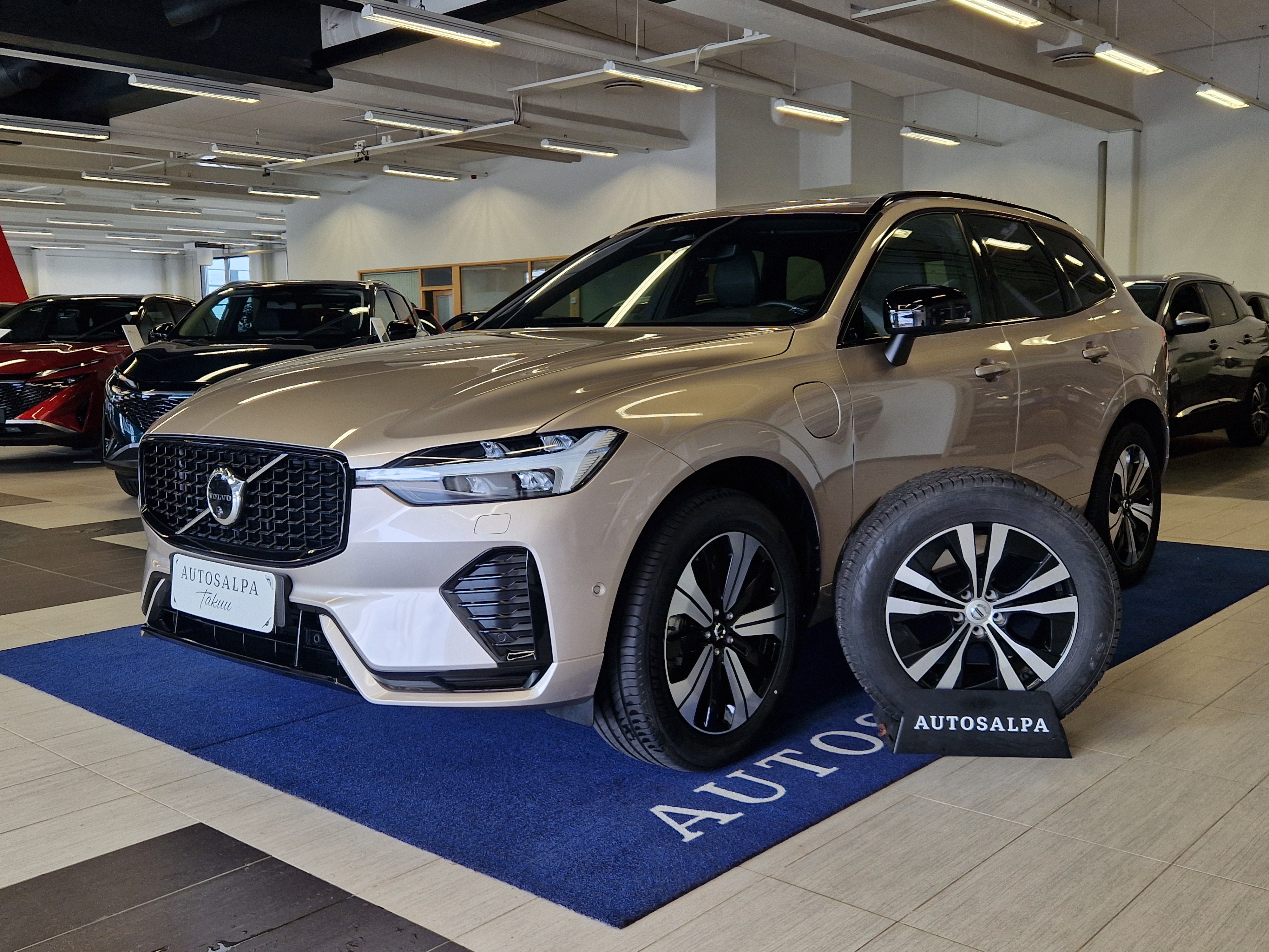 VOLVO XC60 2025