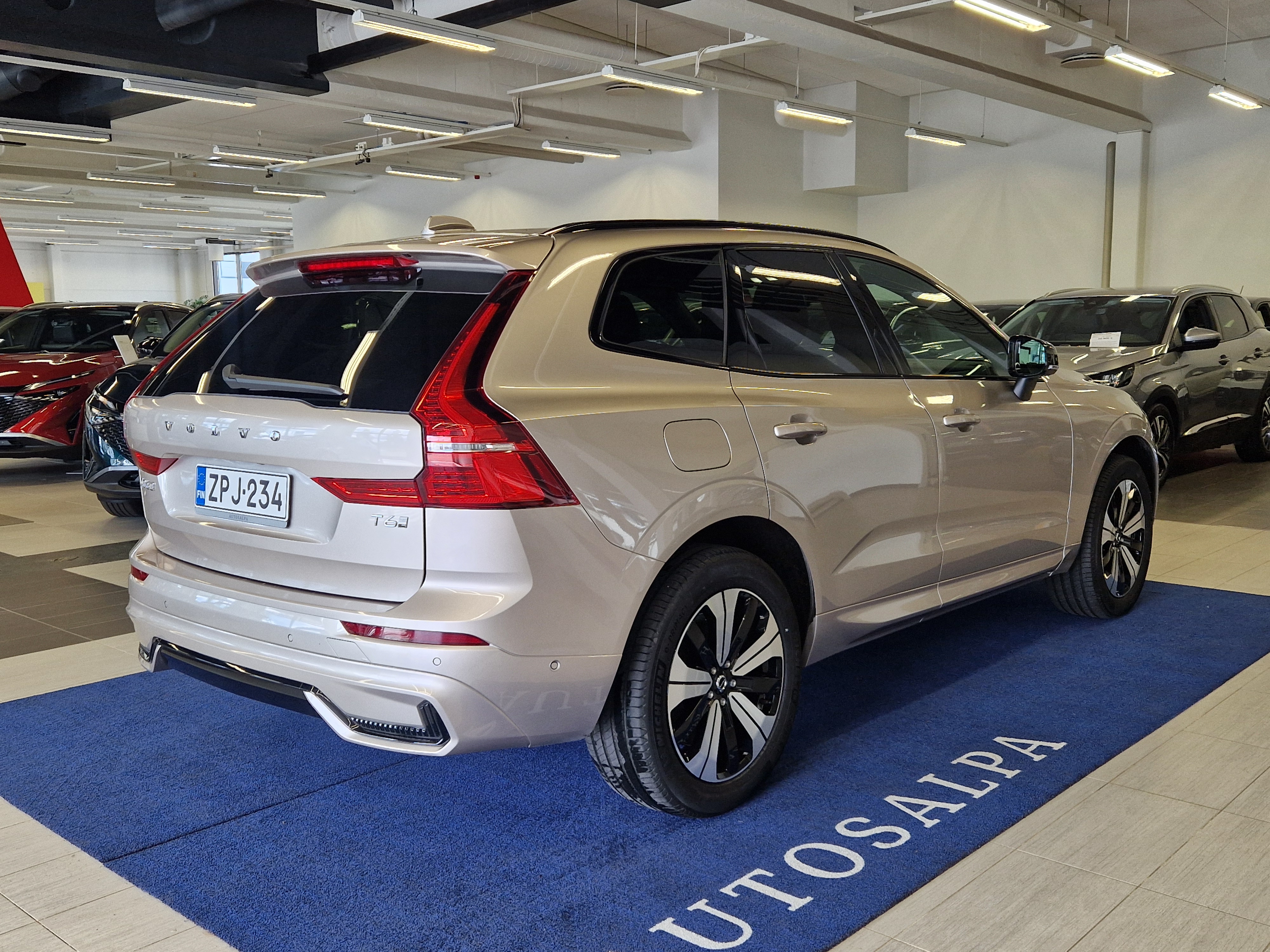 VOLVO XC60 2025