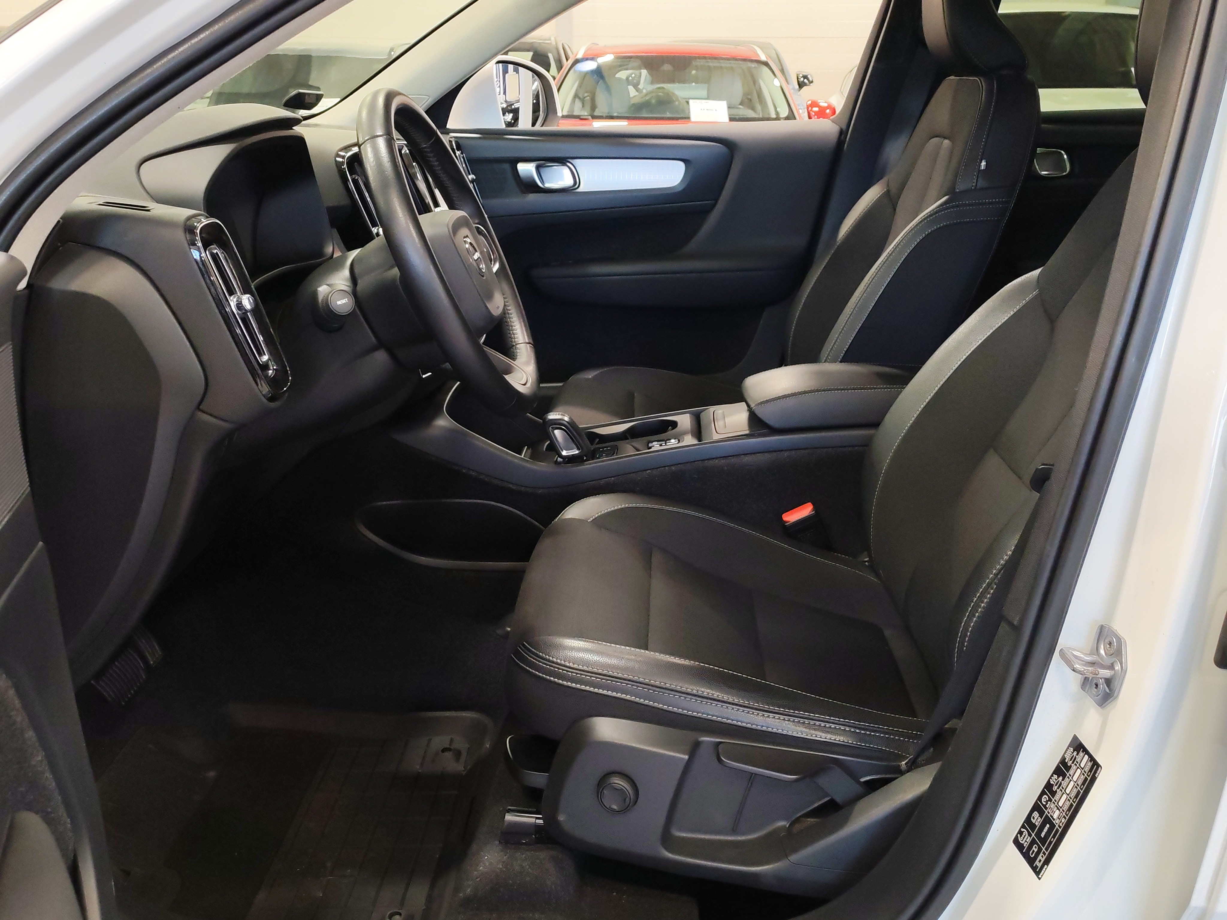 VOLVO XC40 2020