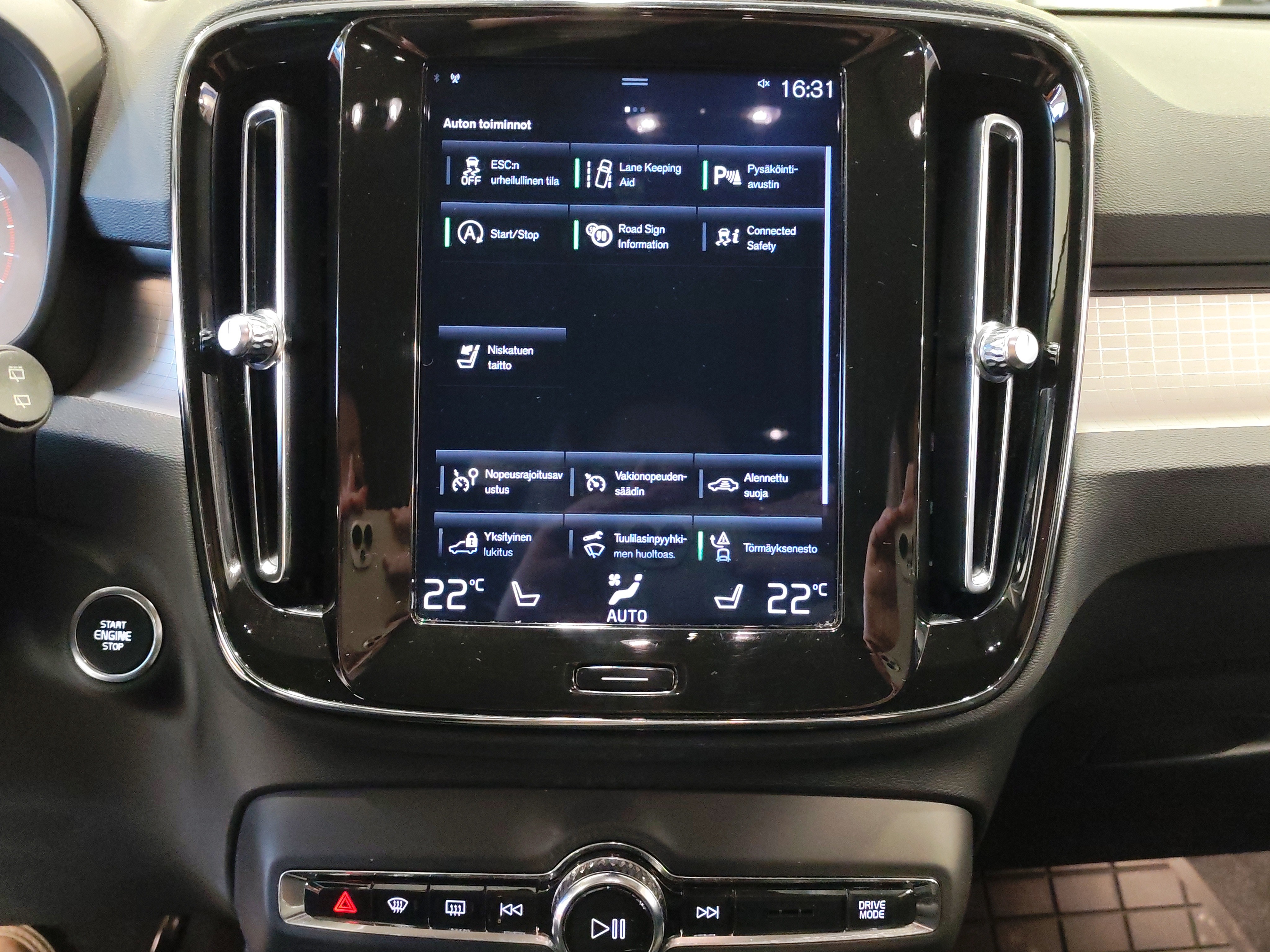 VOLVO XC40 2020