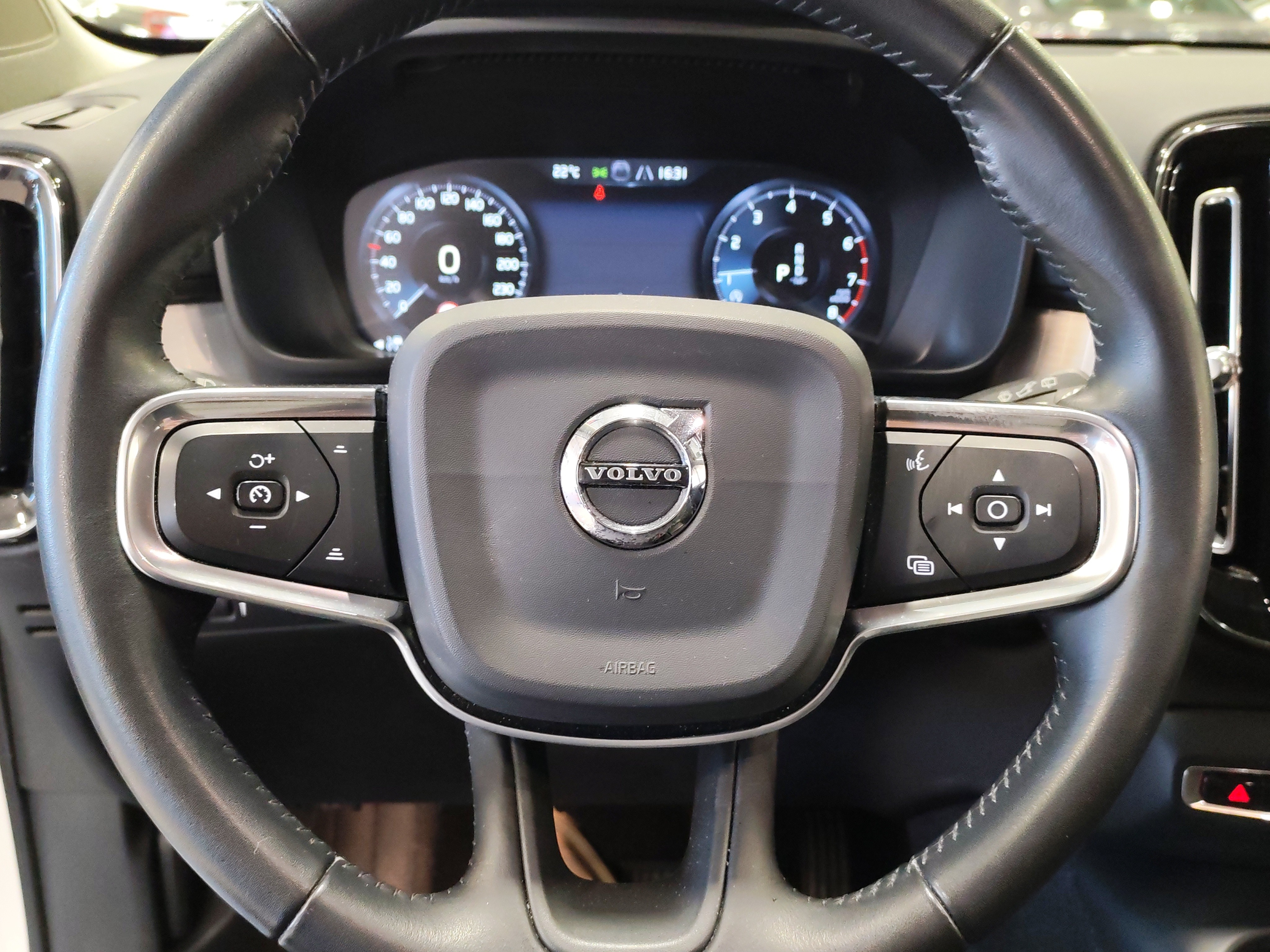 VOLVO XC40 2020