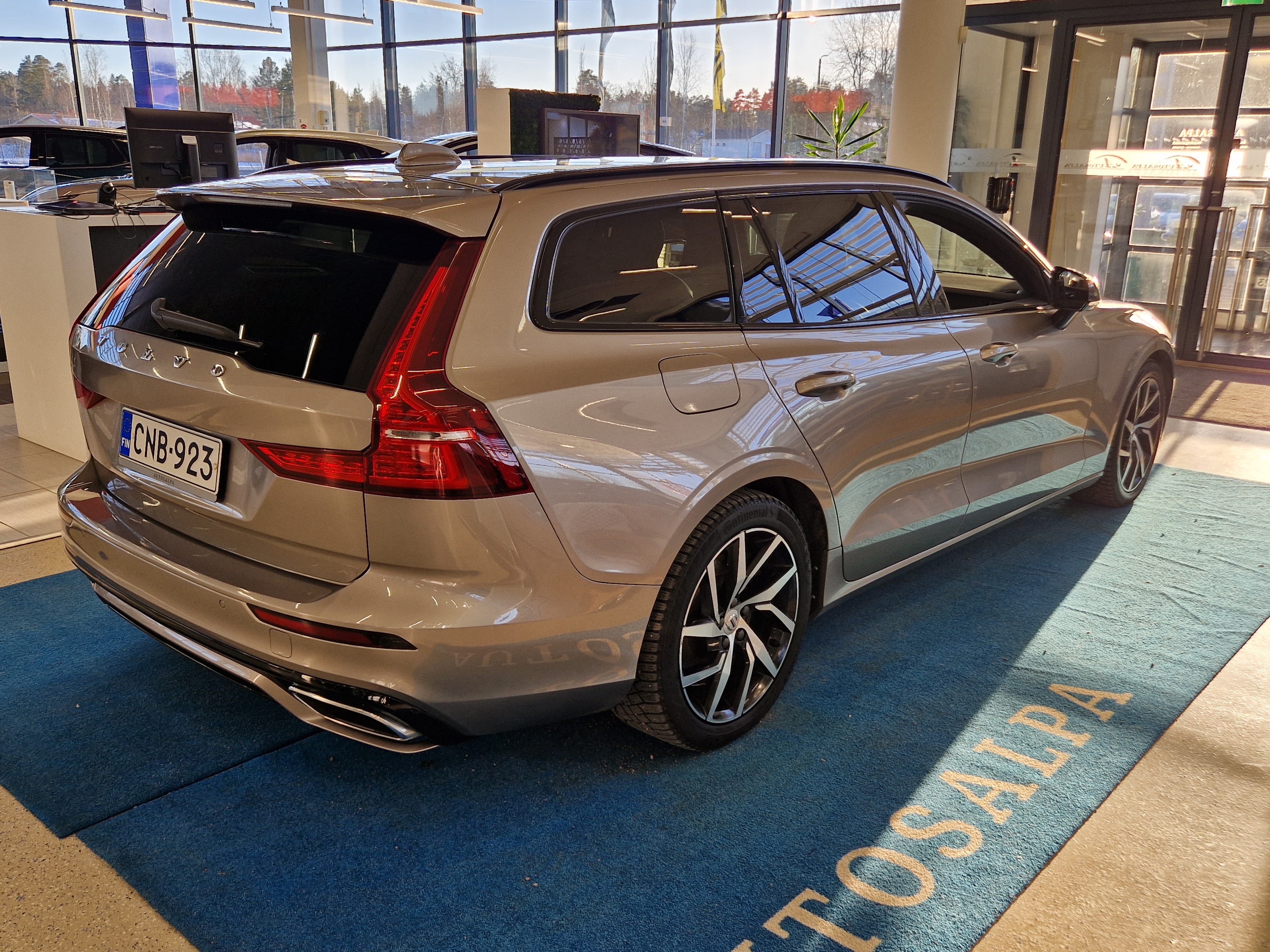 VOLVO V60 2020