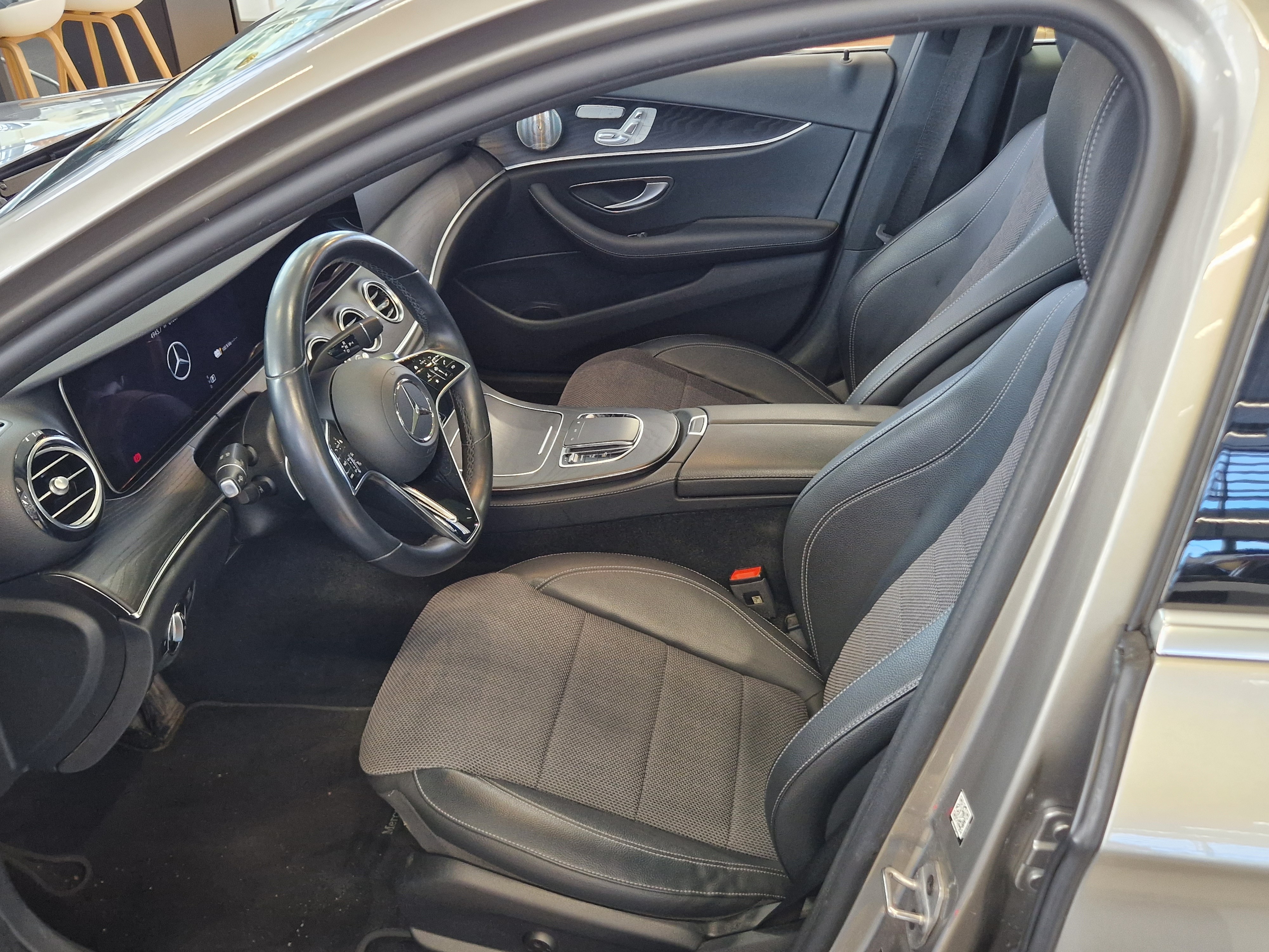 MERCEDES-BENZ E 2023