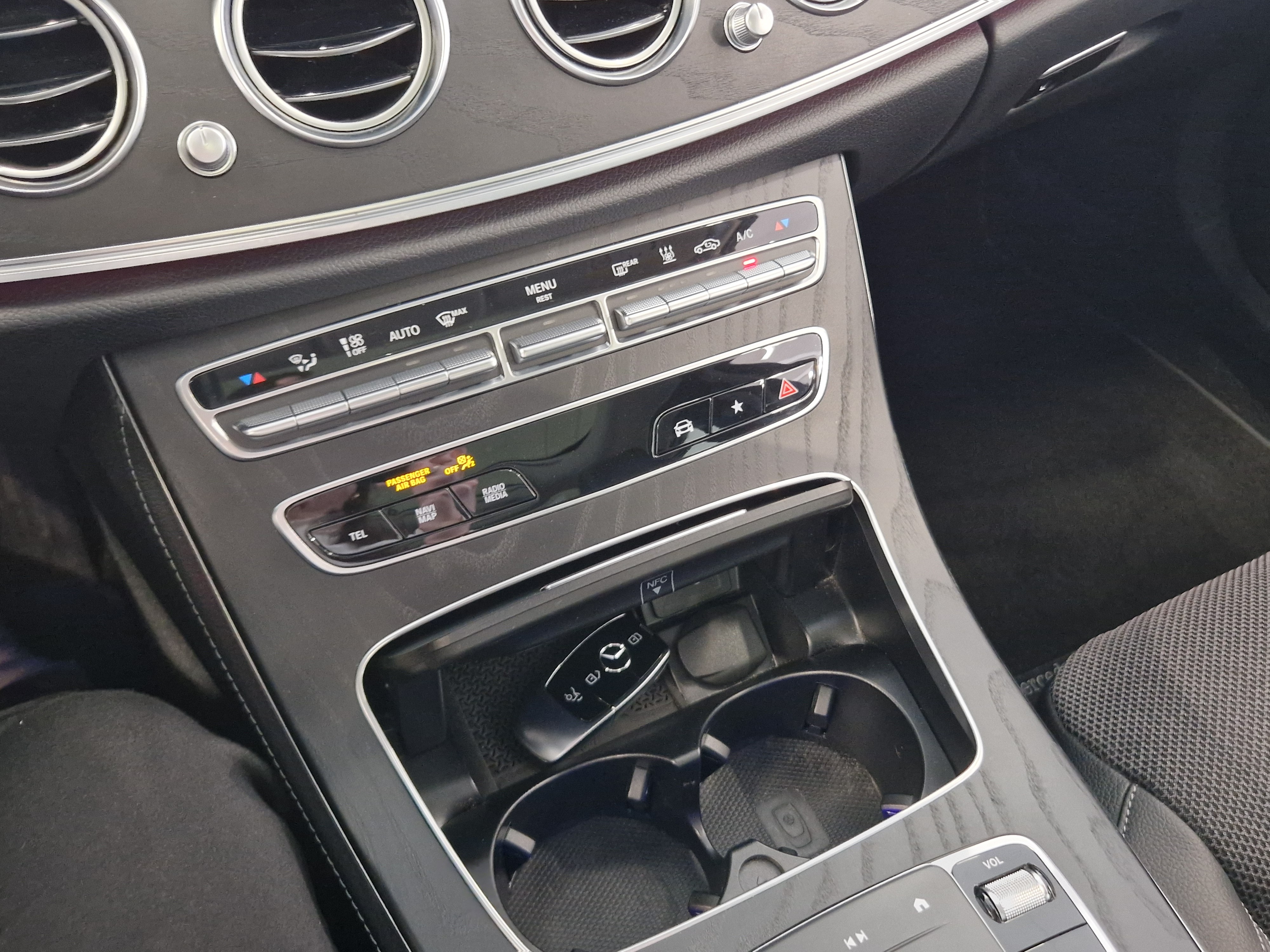 MERCEDES-BENZ E 2023