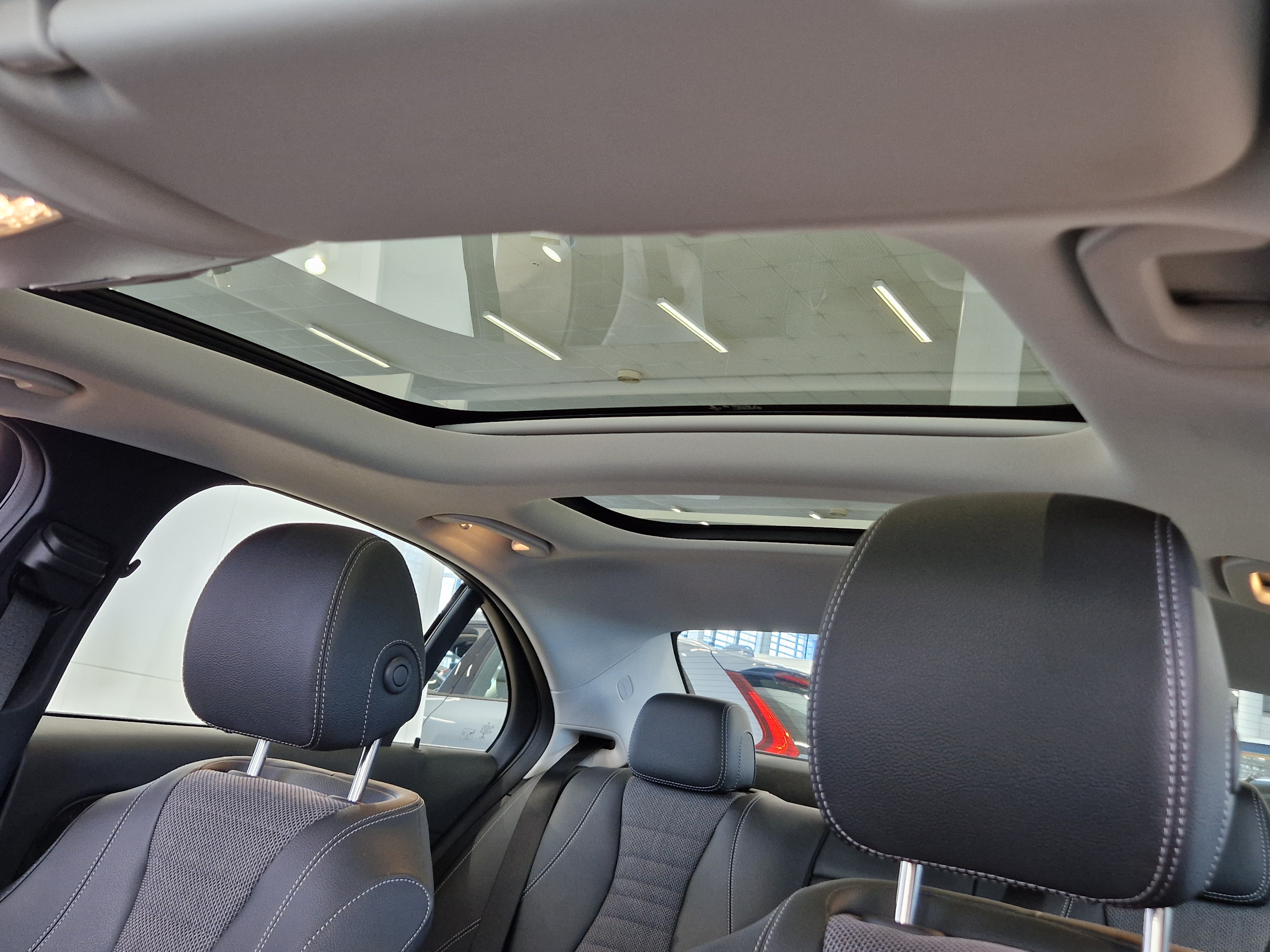 MERCEDES-BENZ E 2023