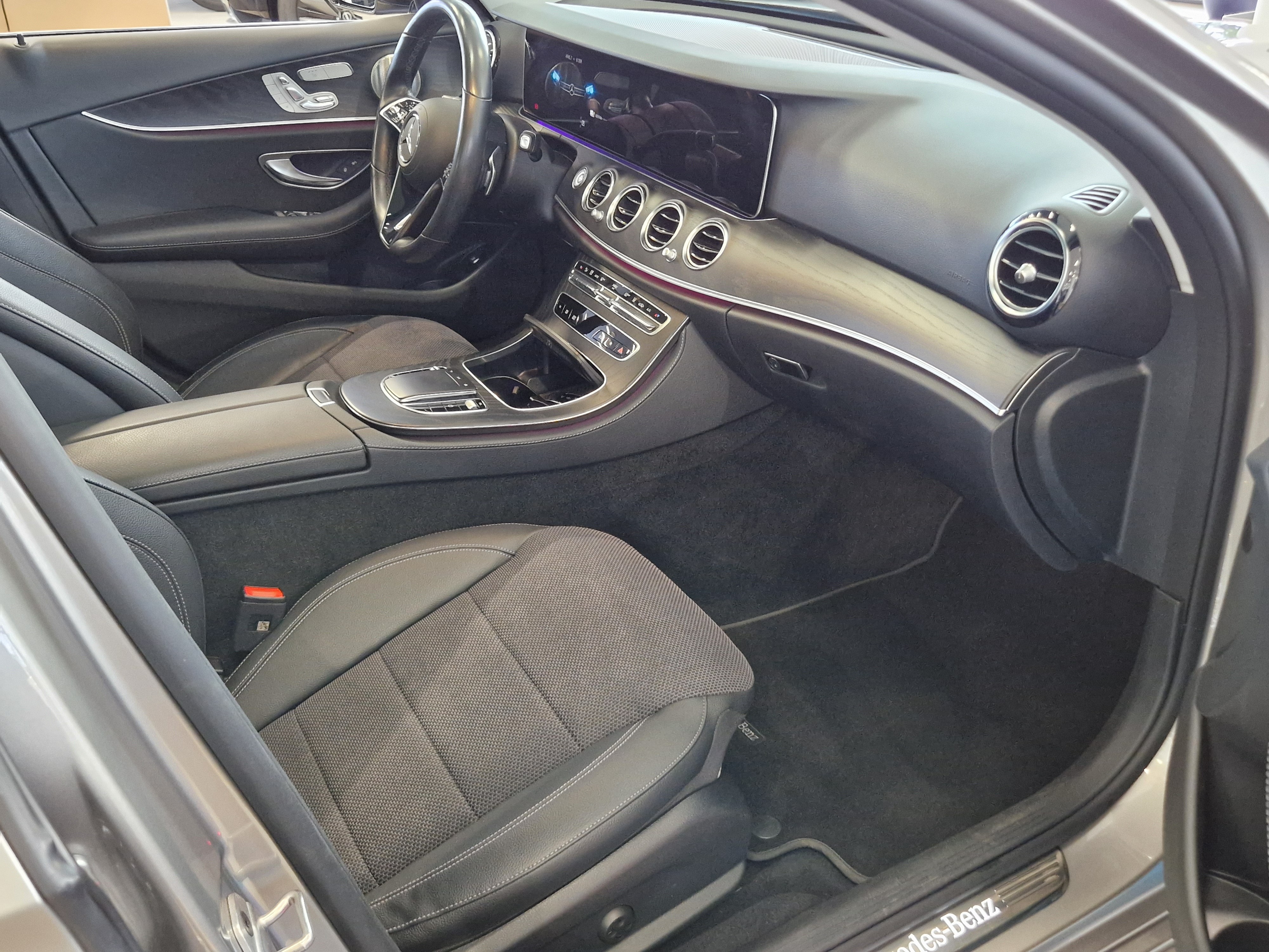 MERCEDES-BENZ E 2023