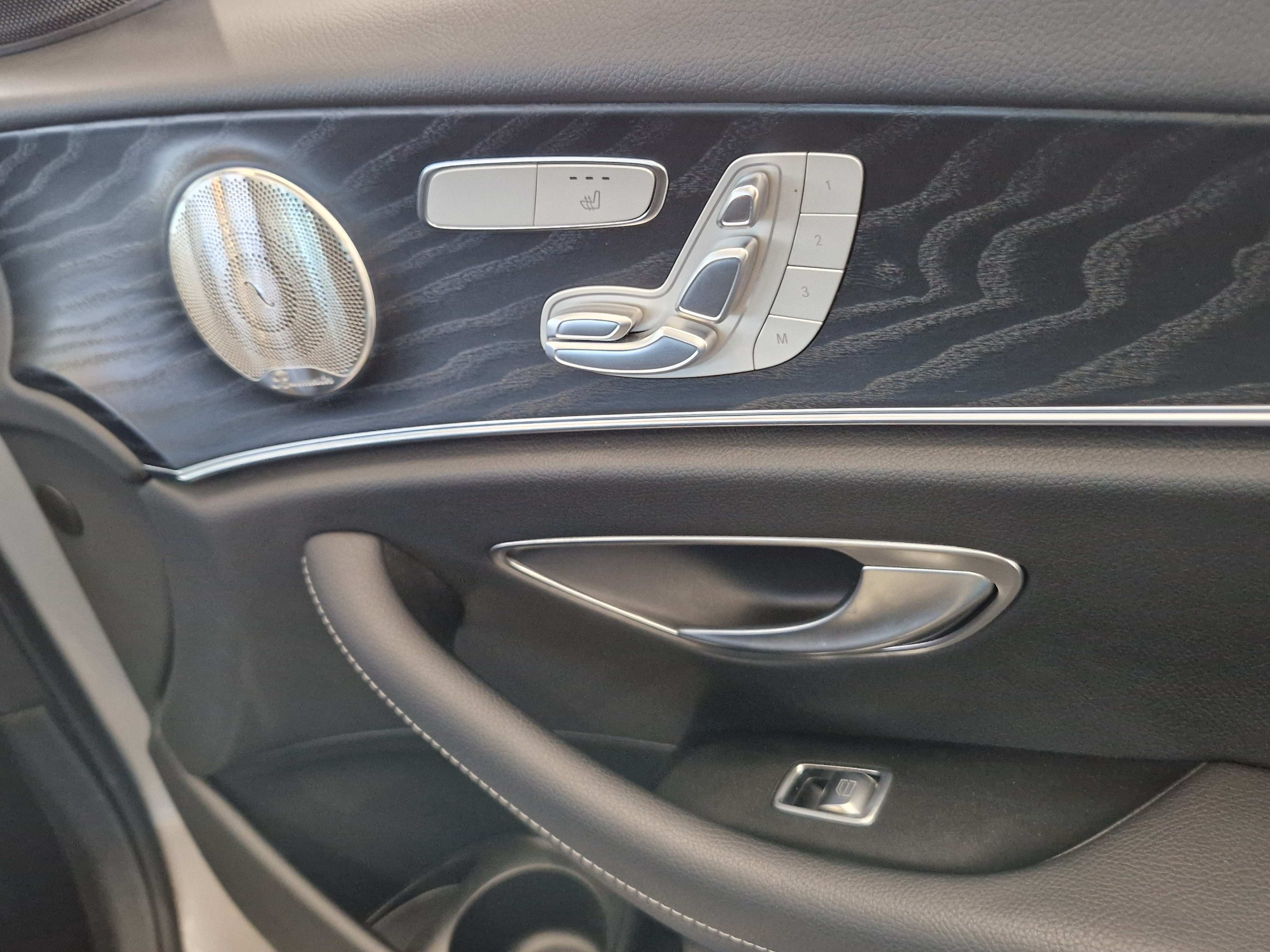 MERCEDES-BENZ E 2023