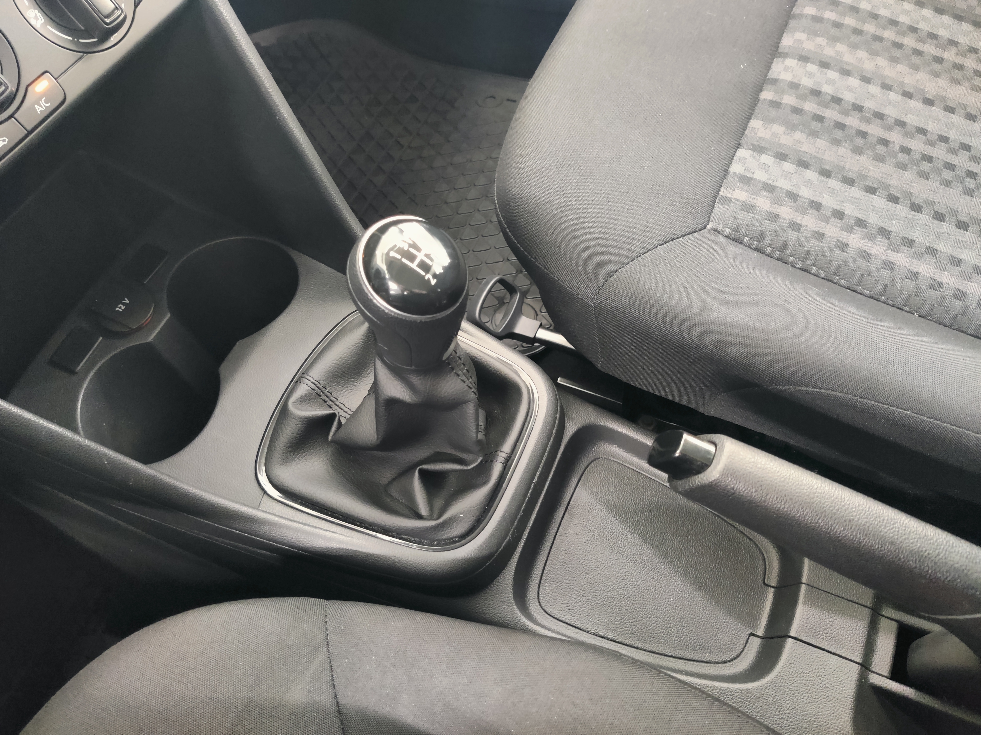 VOLKSWAGEN Polo 2016