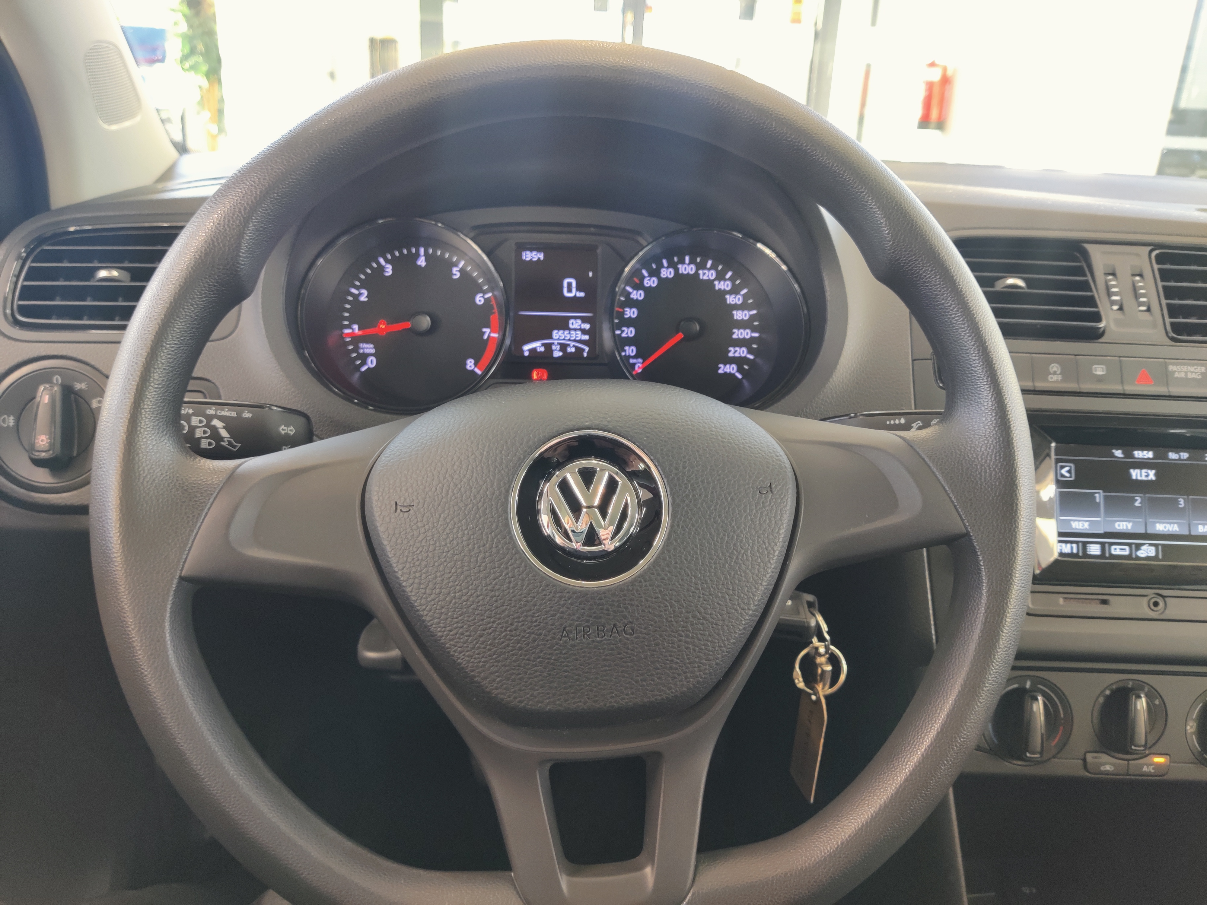 VOLKSWAGEN Polo 2016