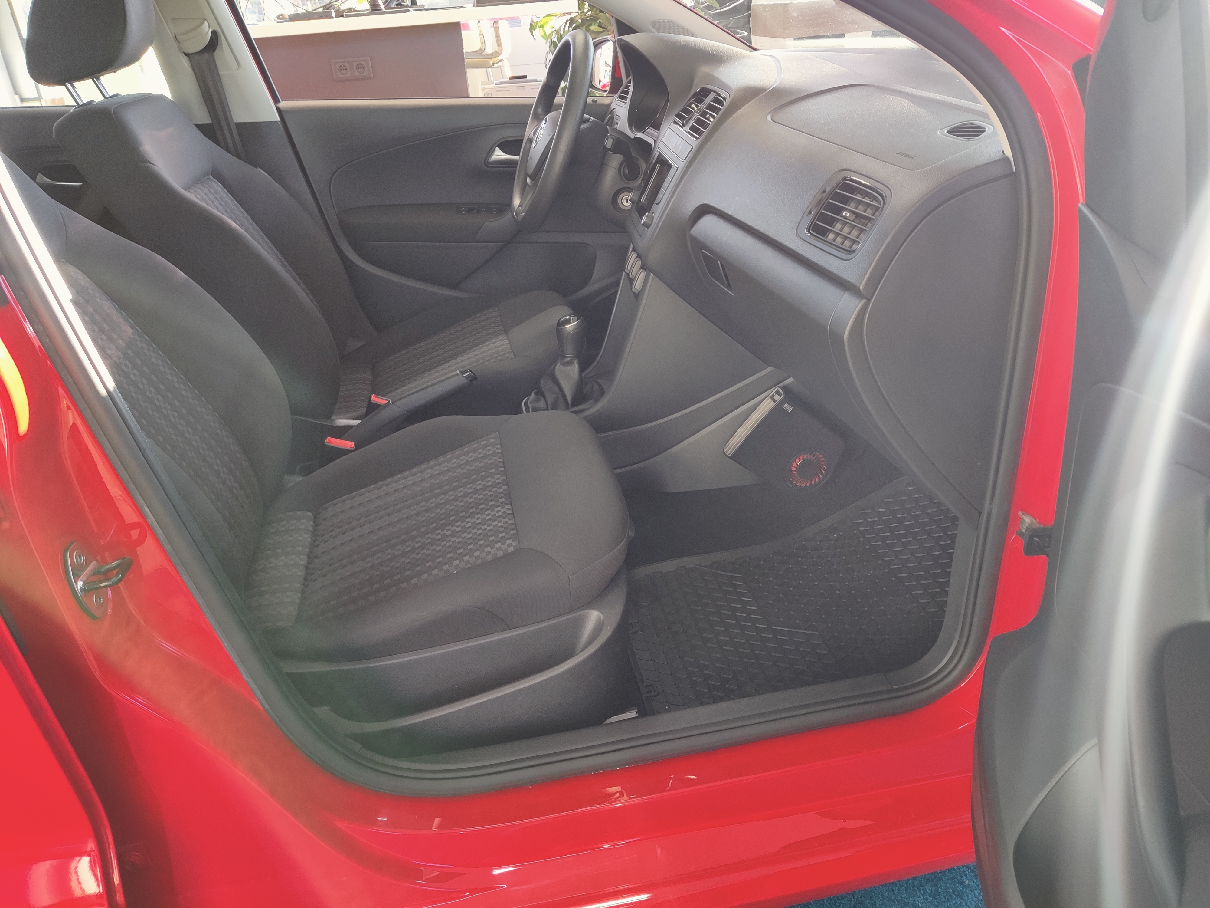 VOLKSWAGEN Polo 2016