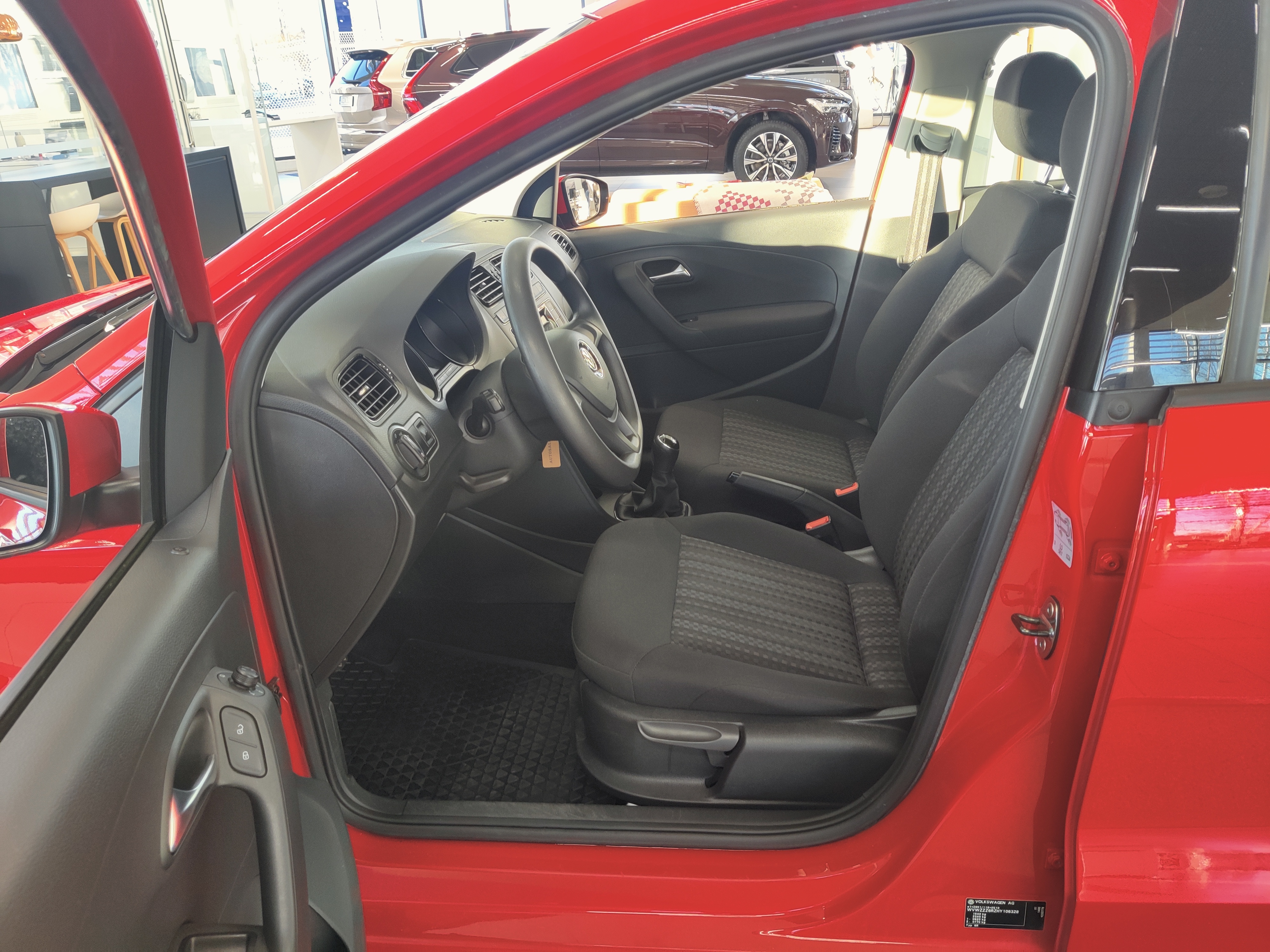 VOLKSWAGEN Polo 2016