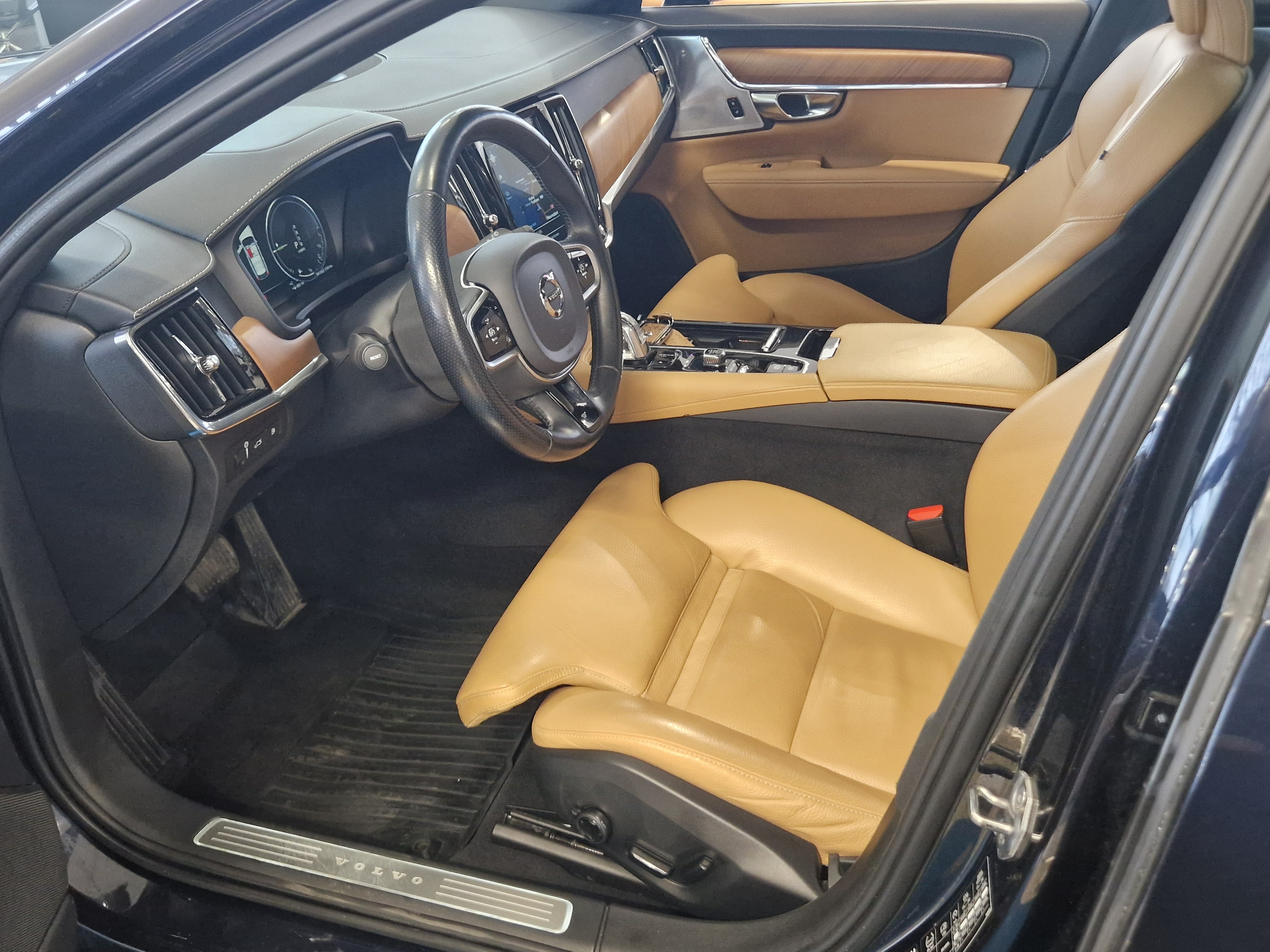VOLVO V90 2019