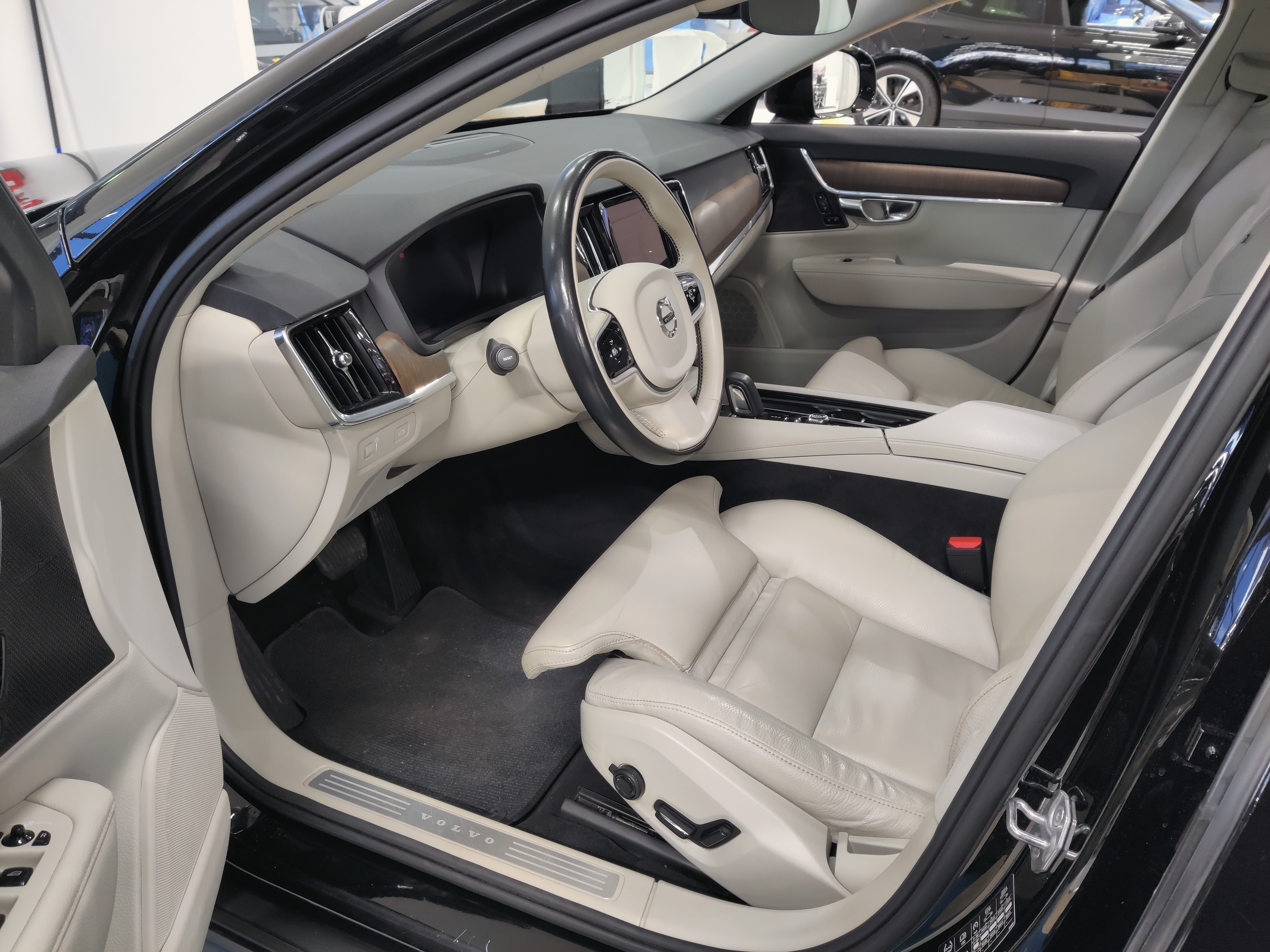 VOLVO V90 Cross Country 2021