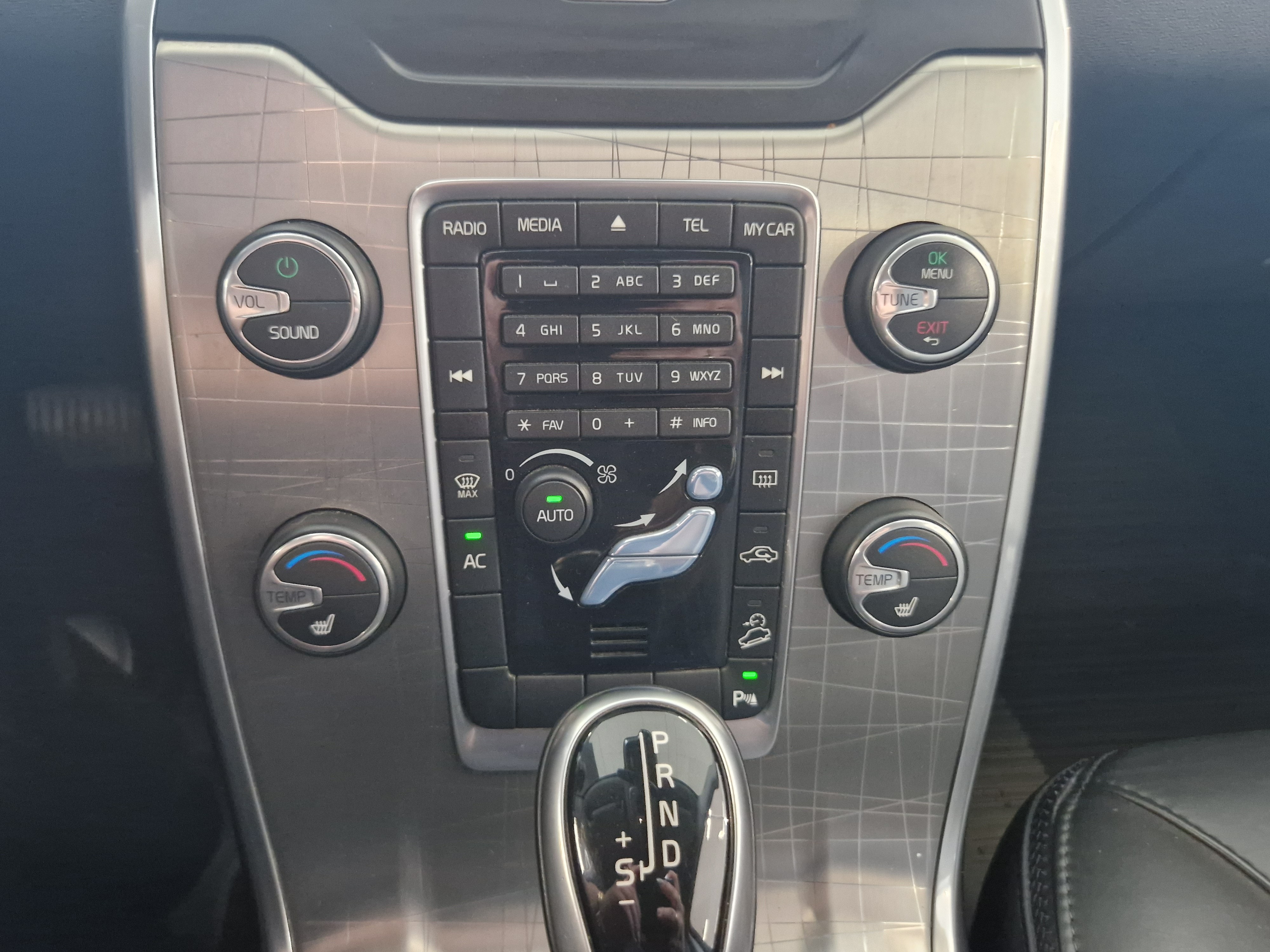 VOLVO XC70 2014