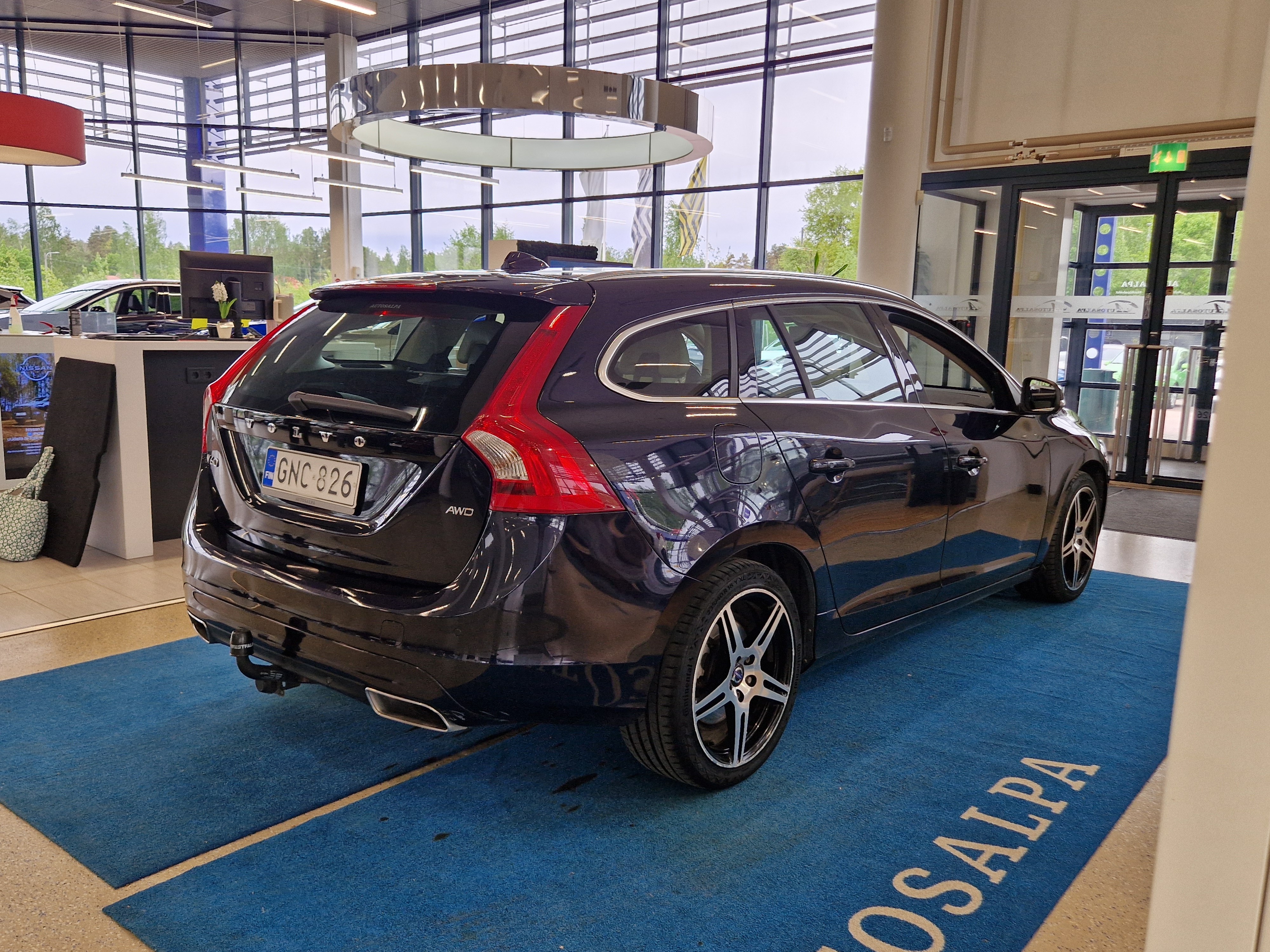 VOLVO V60 2015