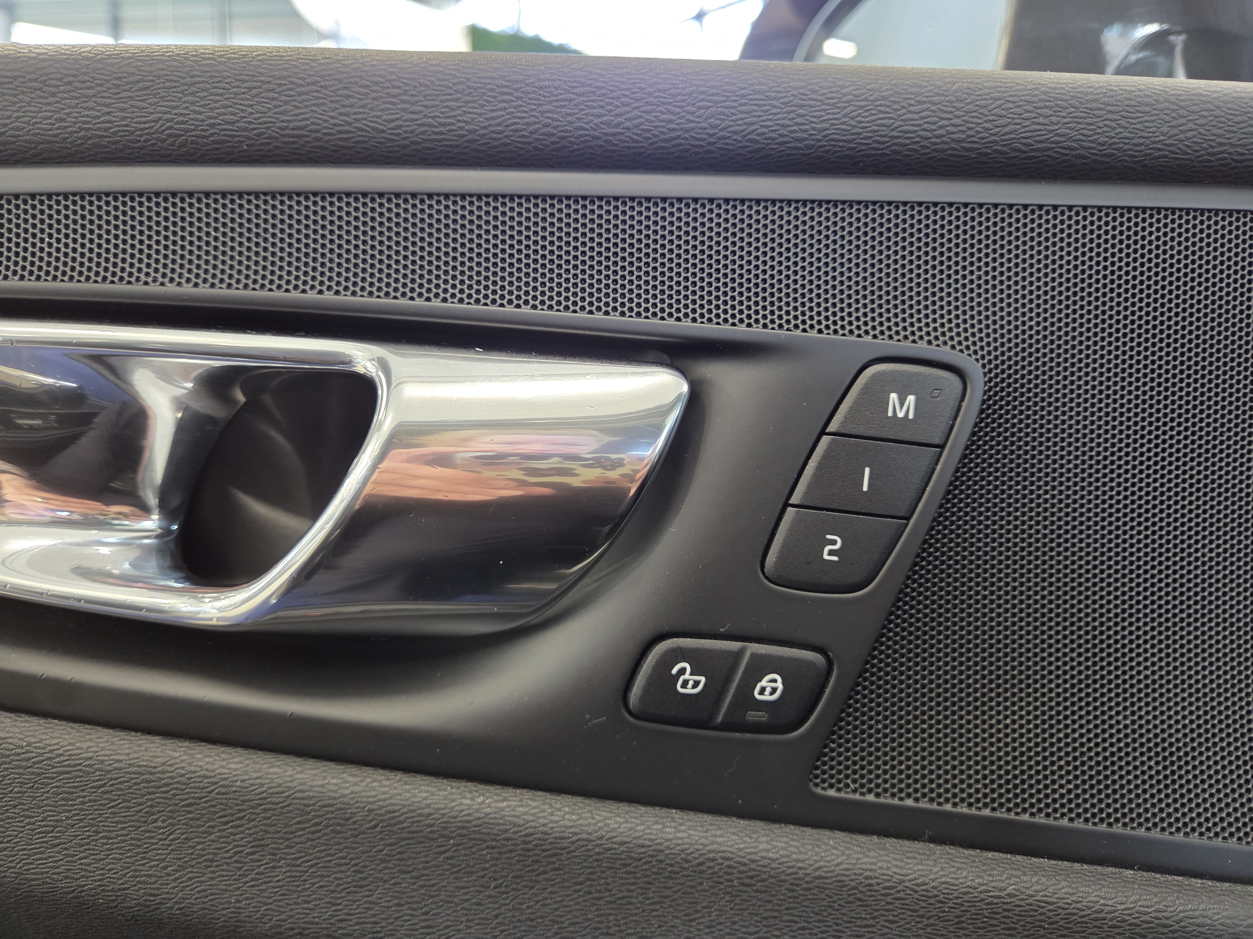 VOLVO XC60 2018