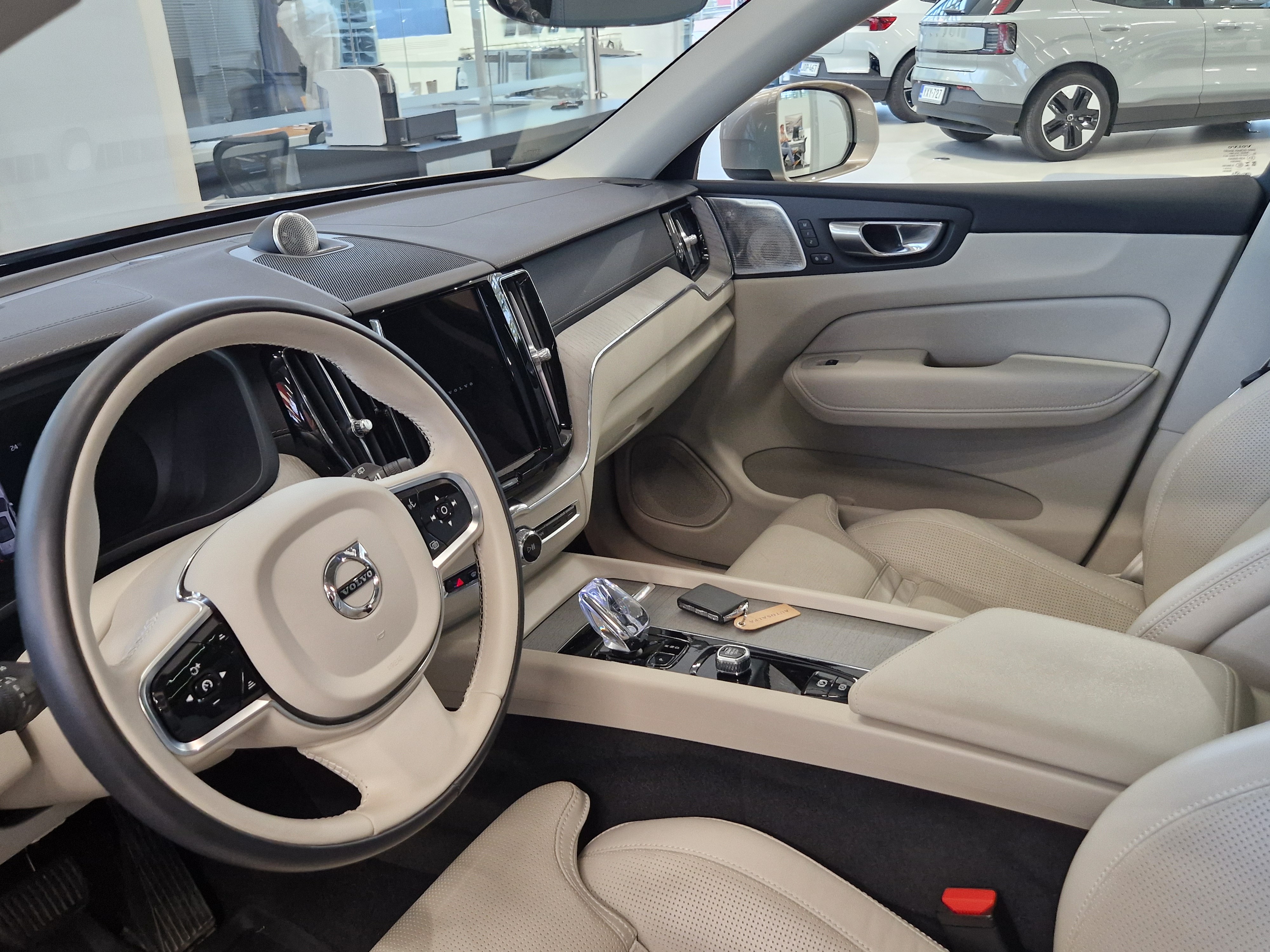 VOLVO XC60 2024