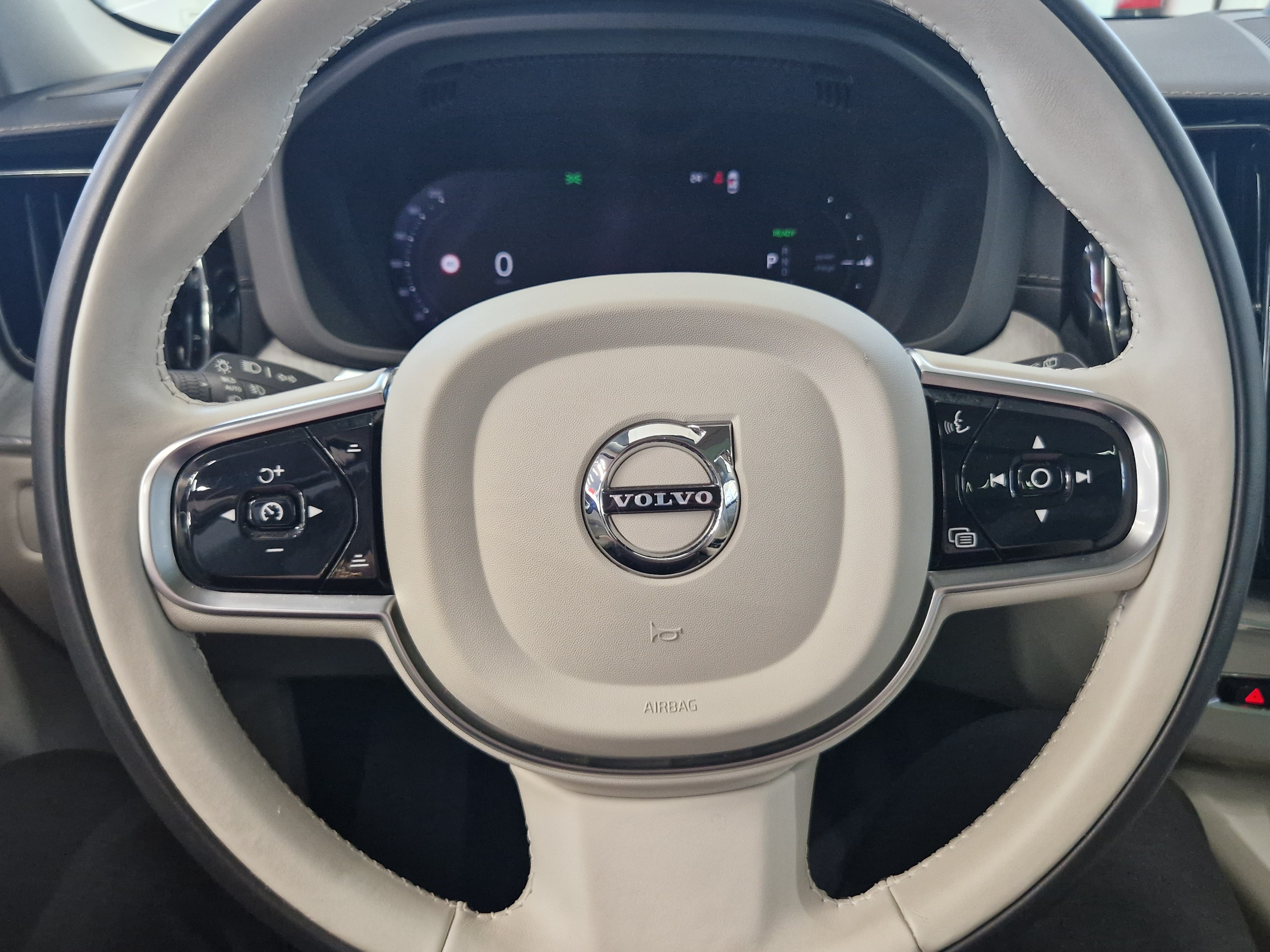 VOLVO XC60 2024