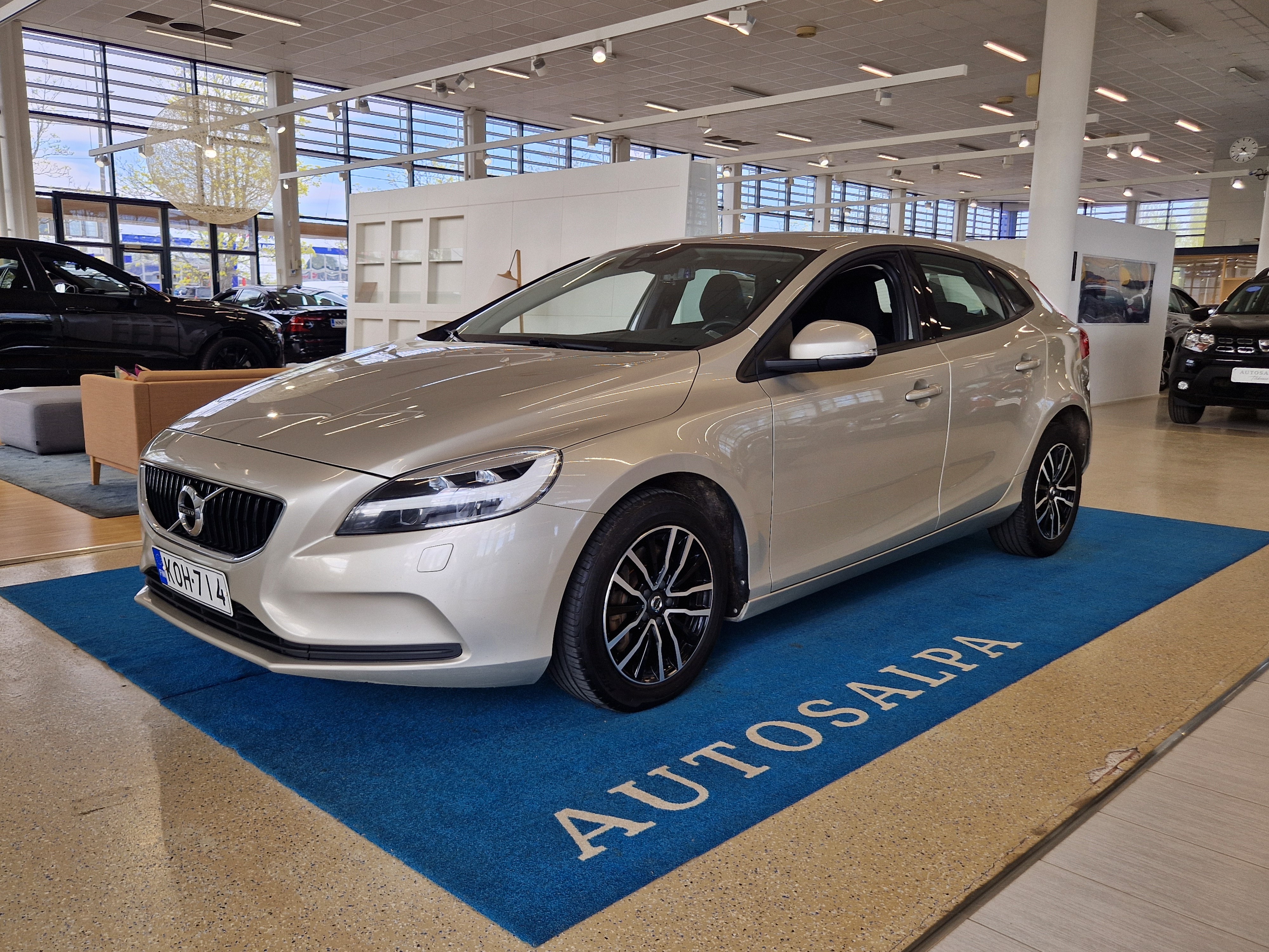 VOLVO V40 2017
