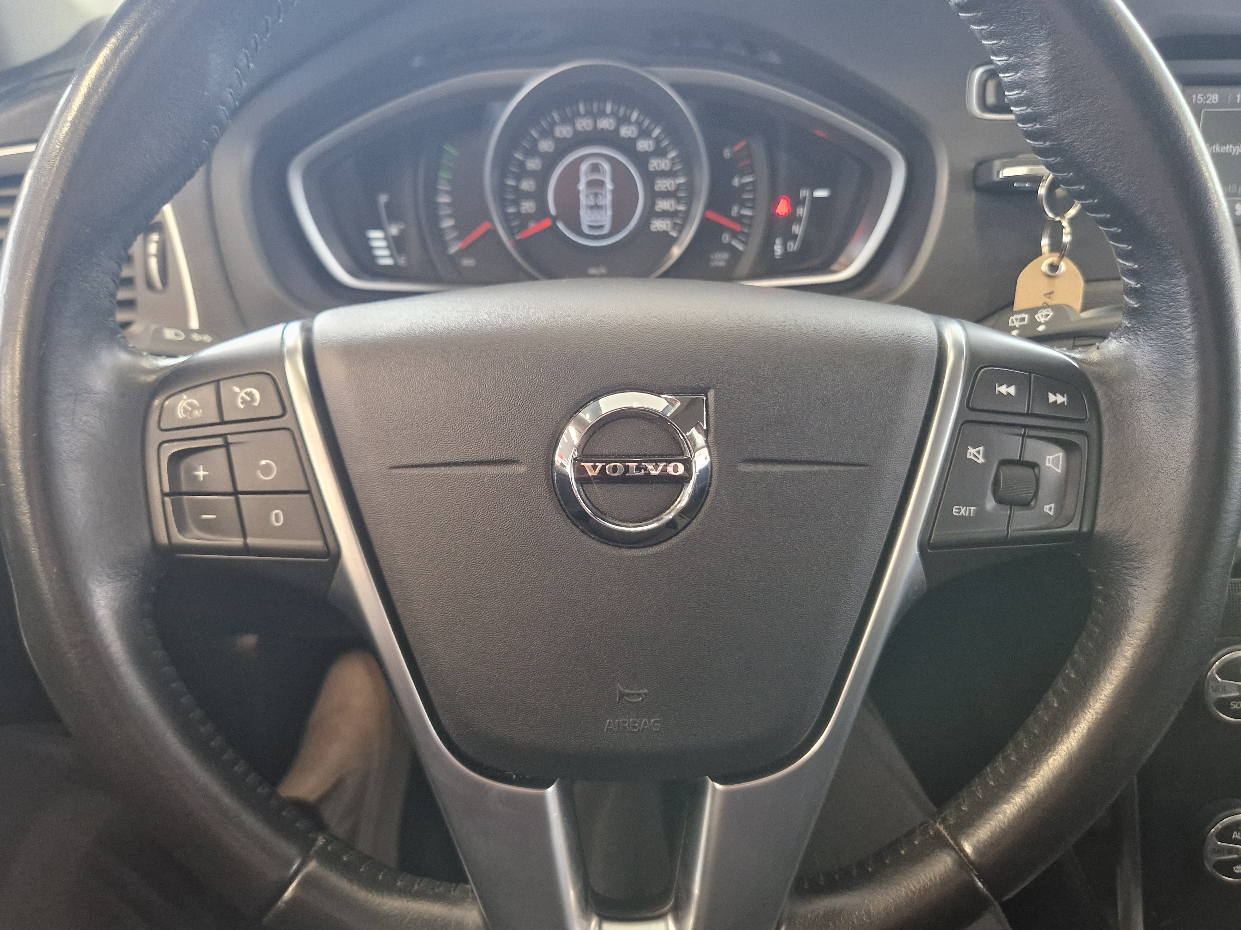 VOLVO V40 2017