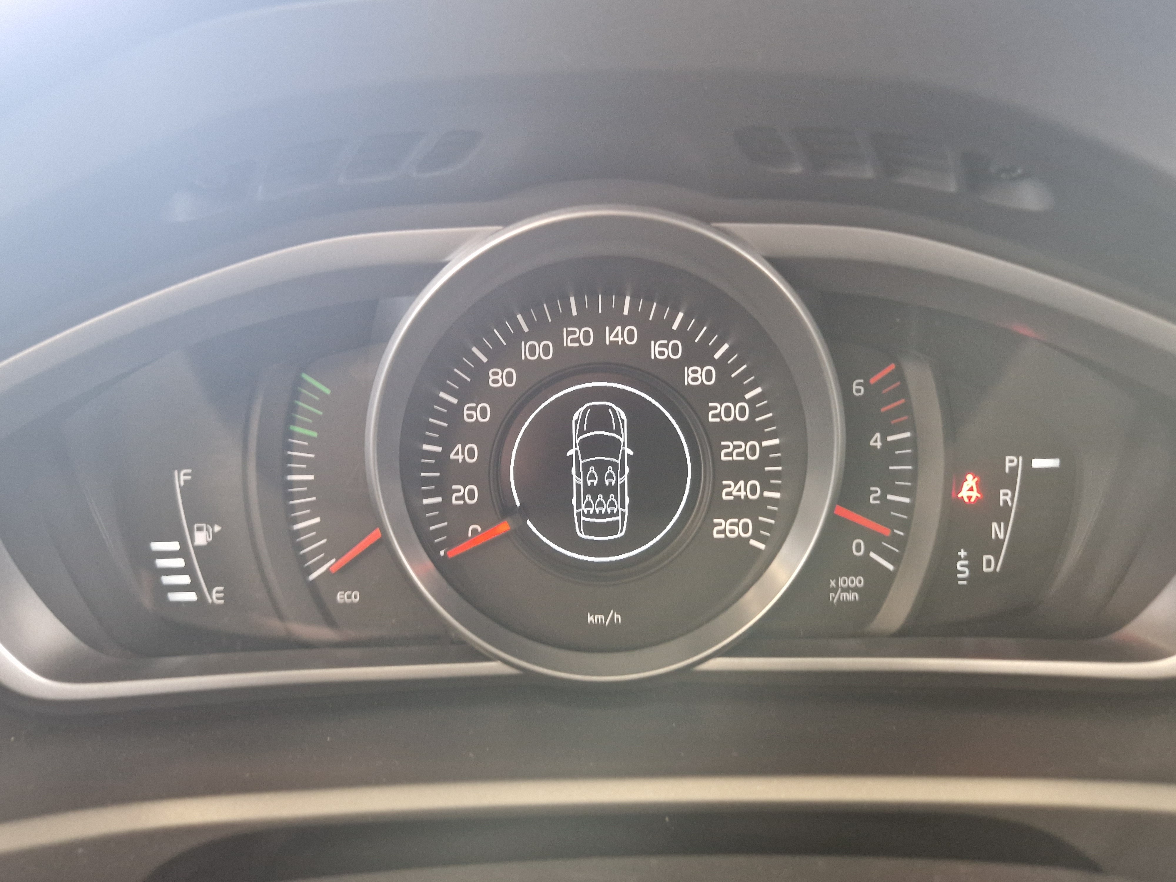 VOLVO V40 2017