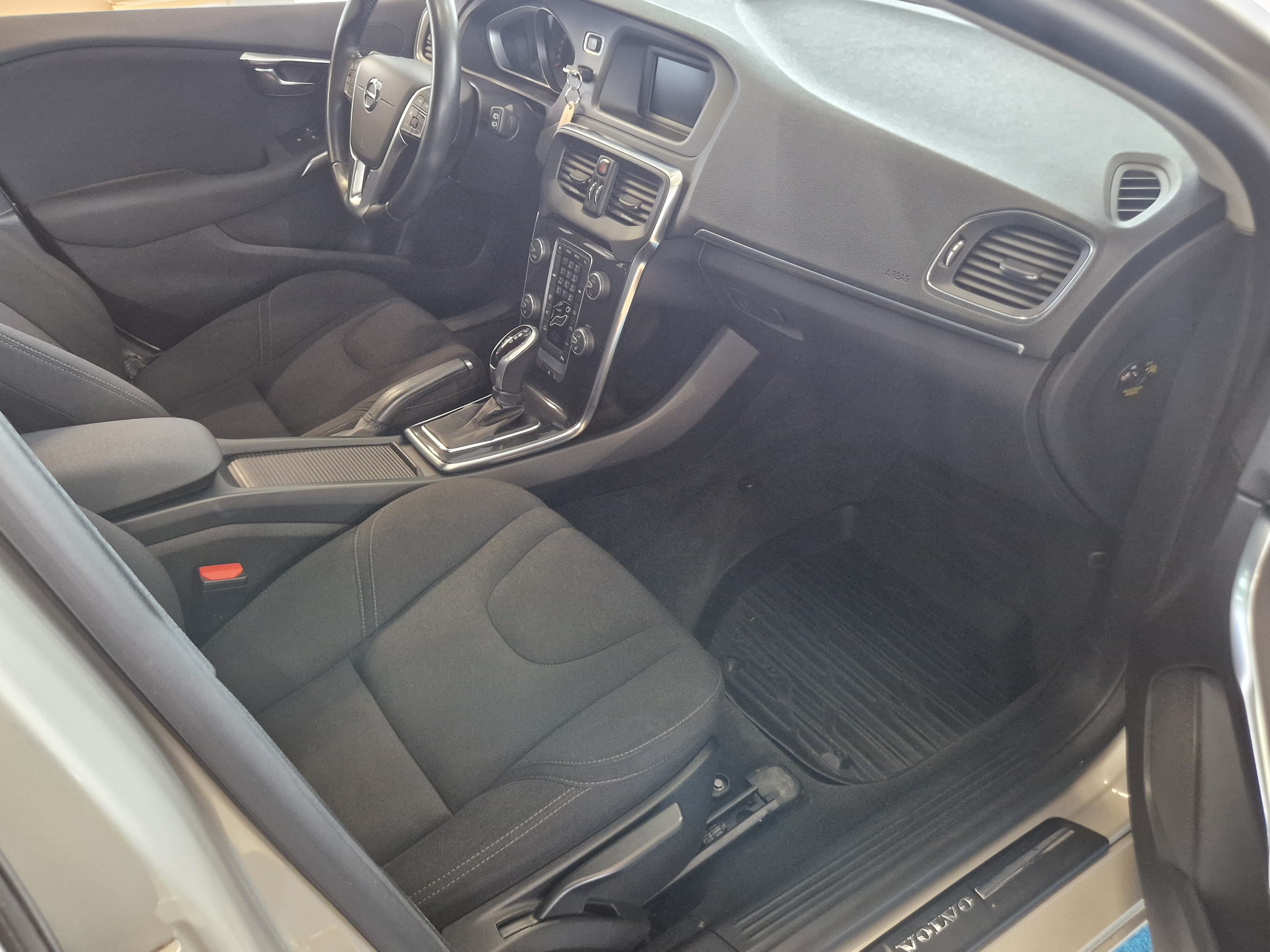 VOLVO V40 2017