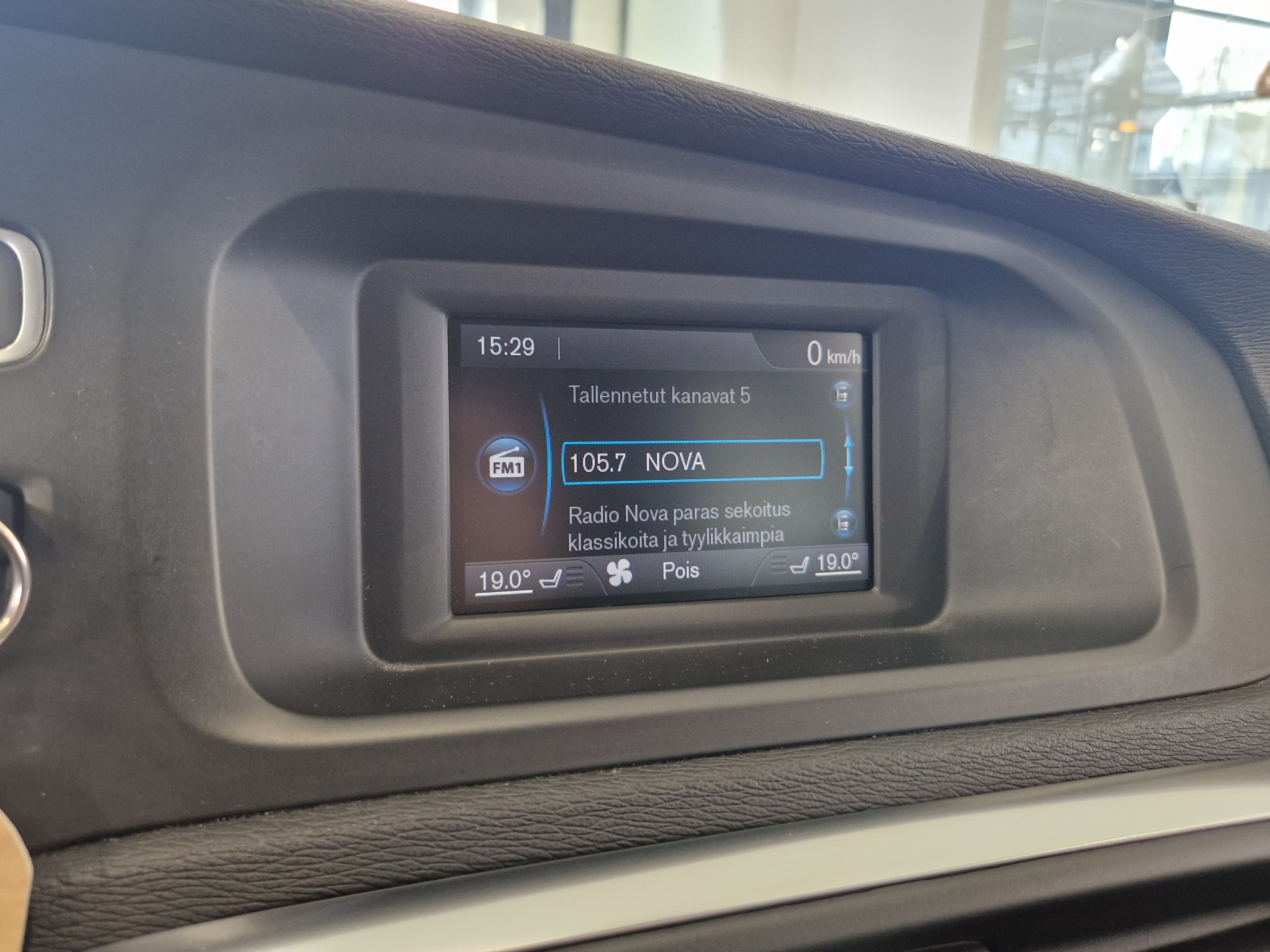 VOLVO V40 2017