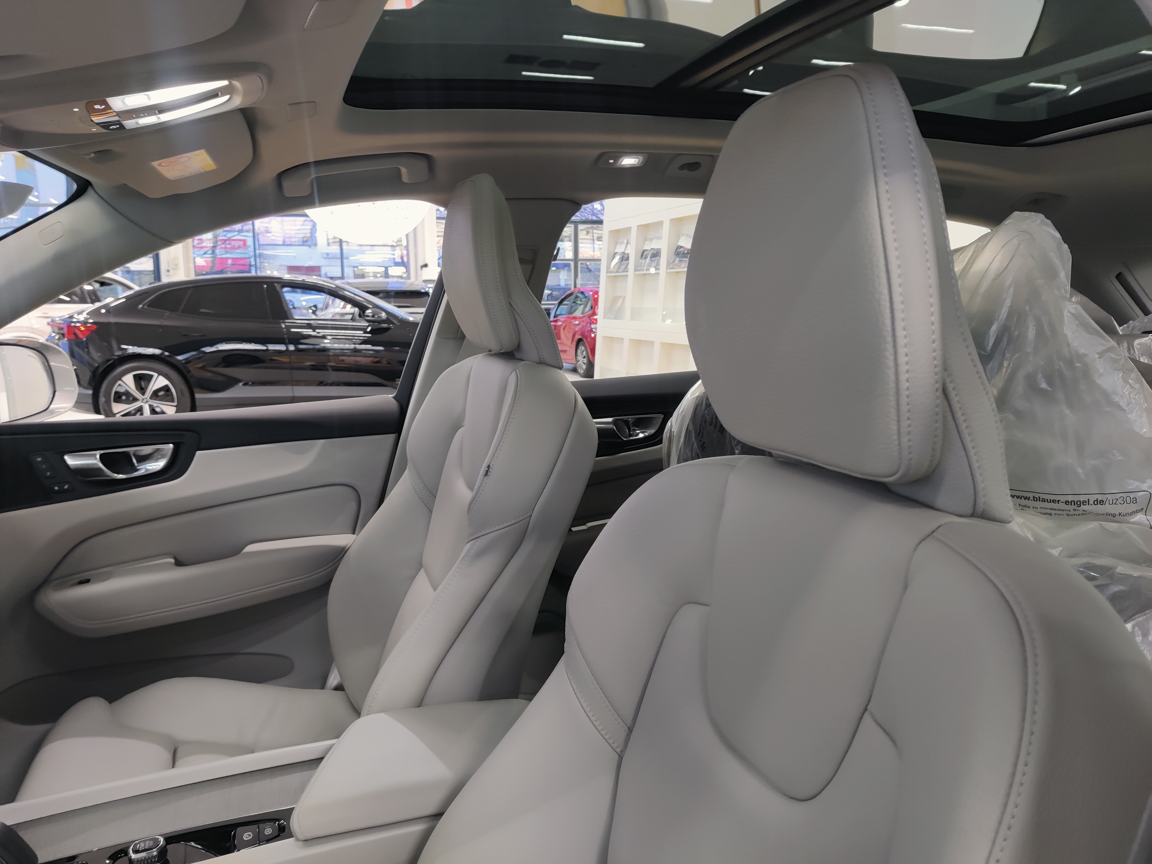 VOLVO XC60 2023