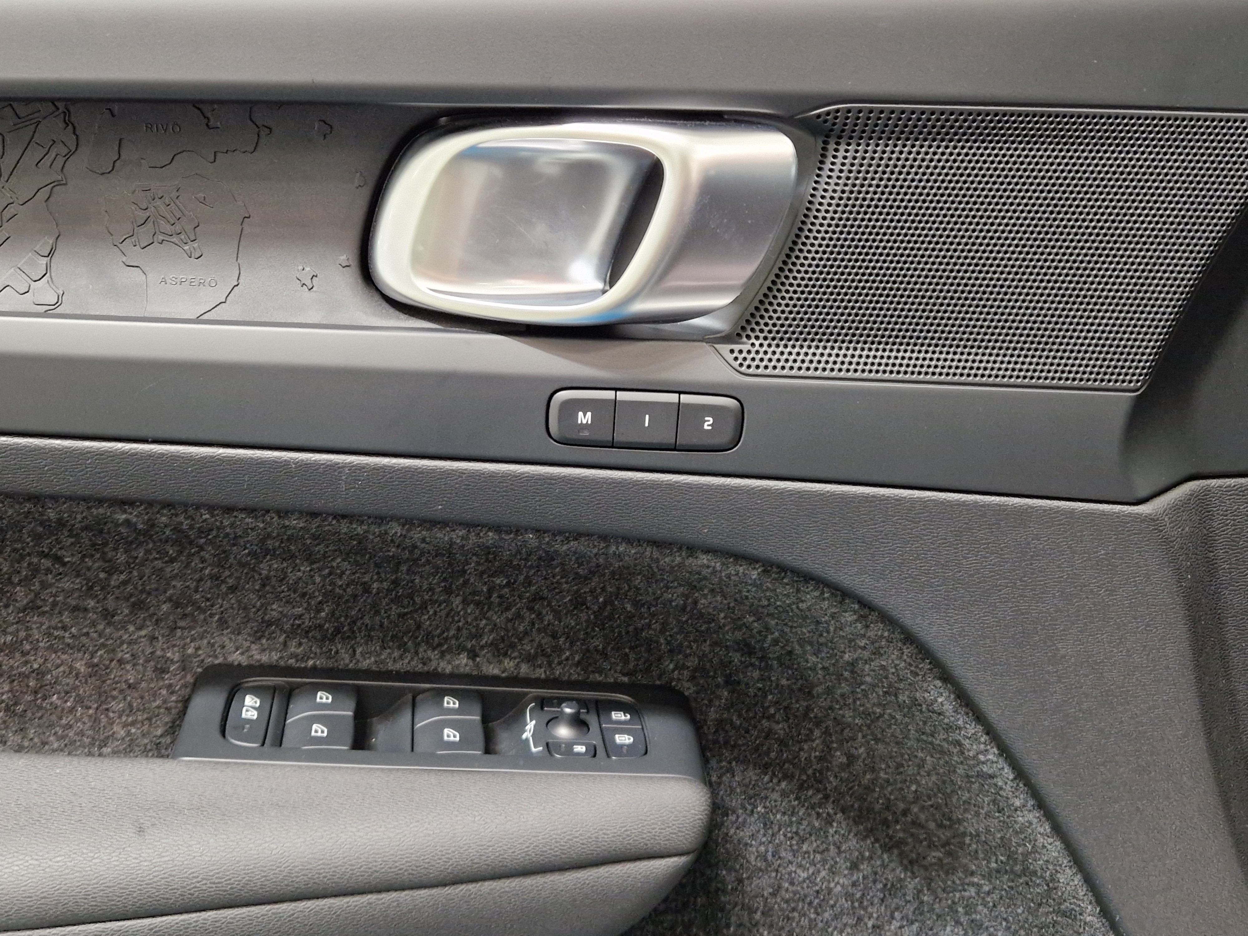 VOLVO C40 2023
