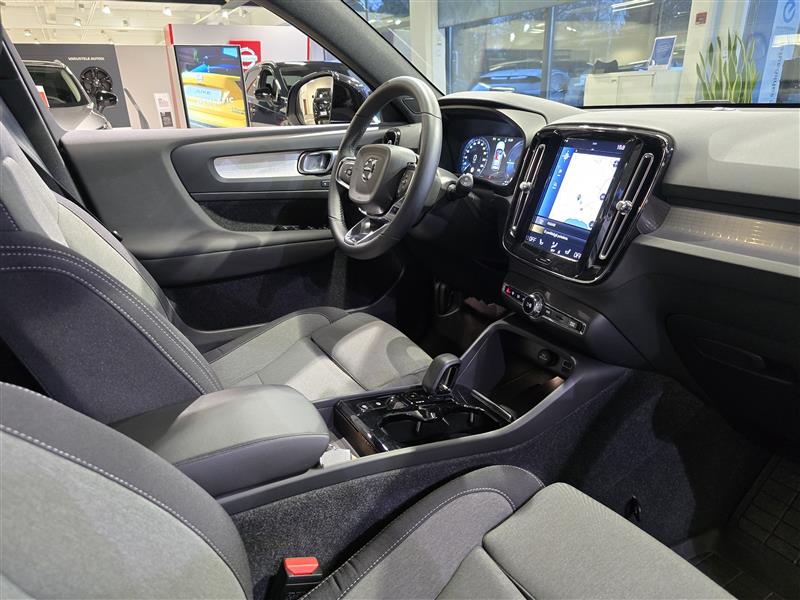 VOLVO XC40 2023