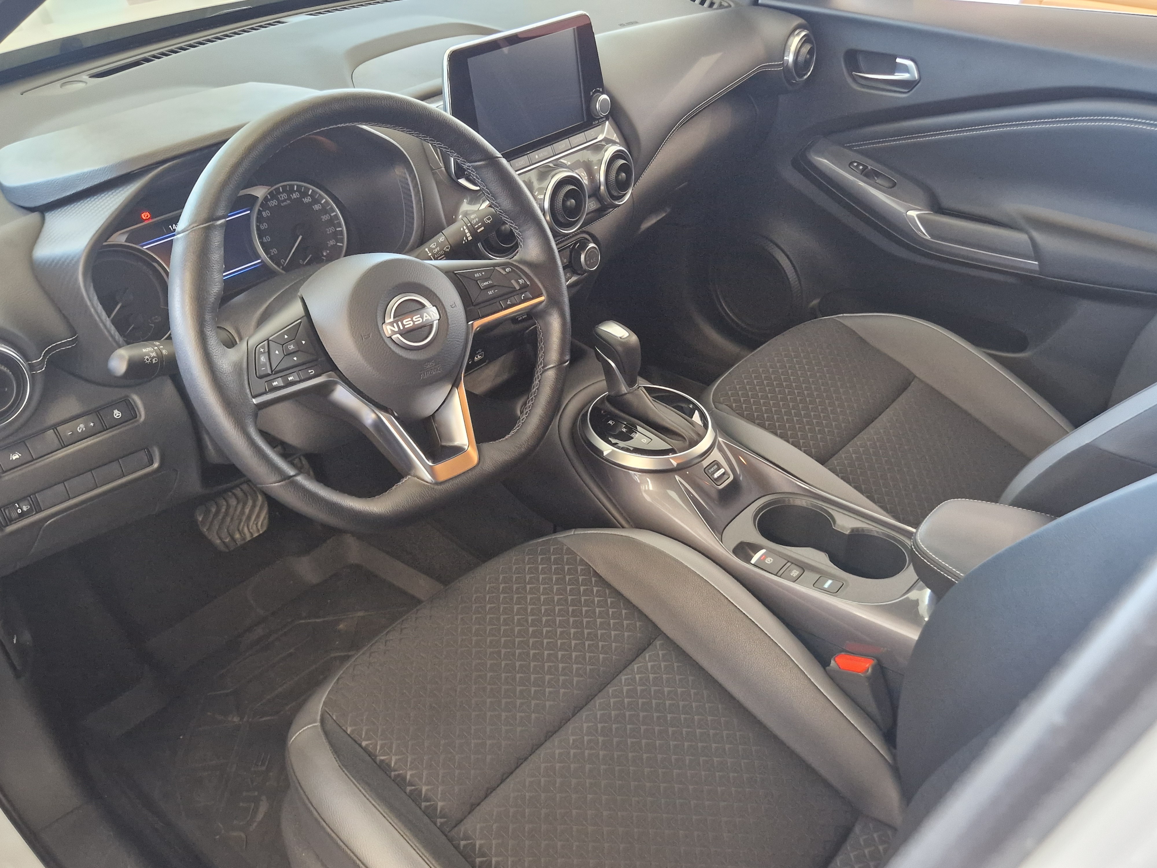 NISSAN Juke 2023